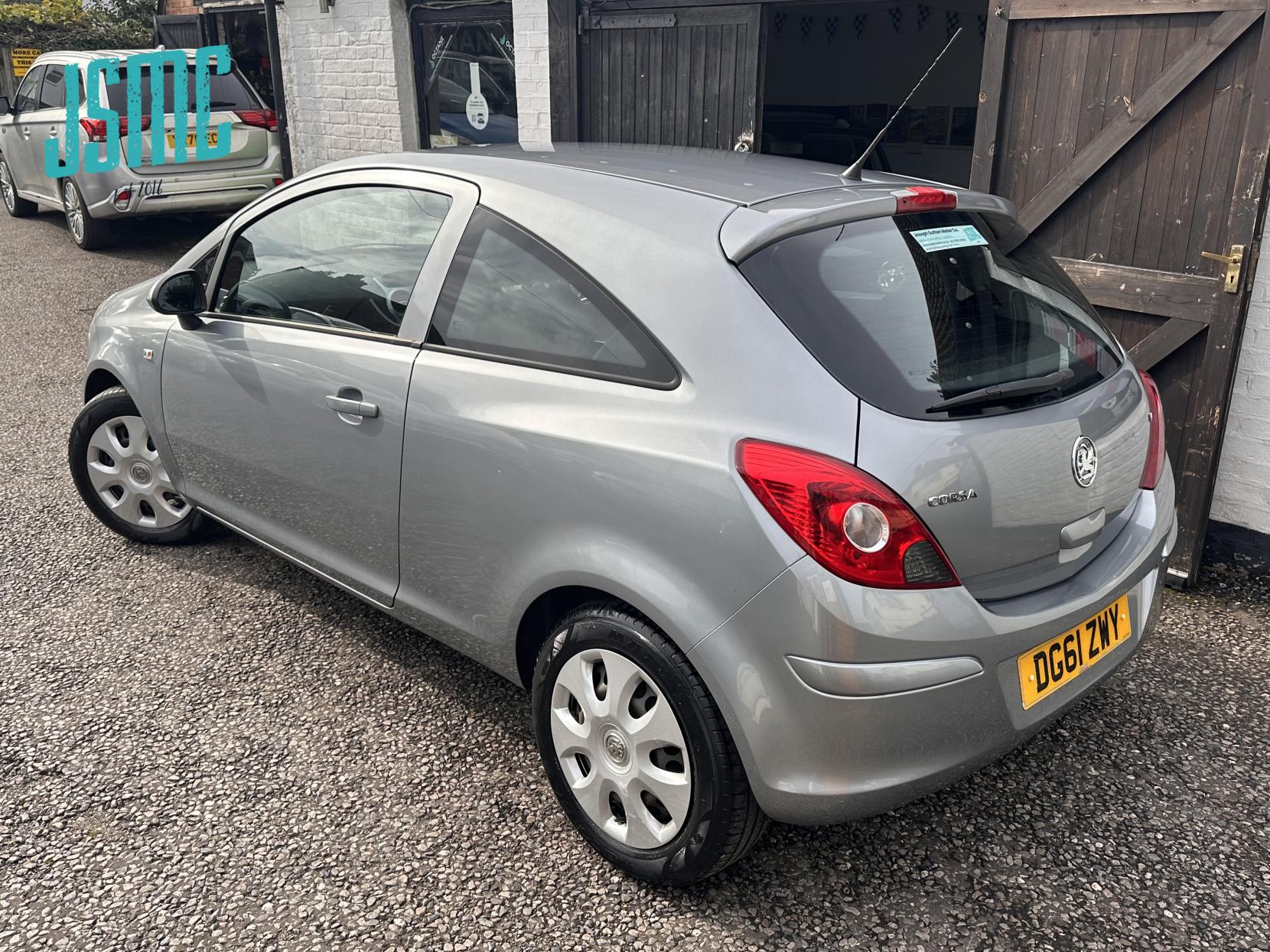 Vauxhall Corsa 1.4 16V Exclusiv Hatchback 3dr Petrol Manual Wide Ratio Euro 5 (A/C) (100 ps)