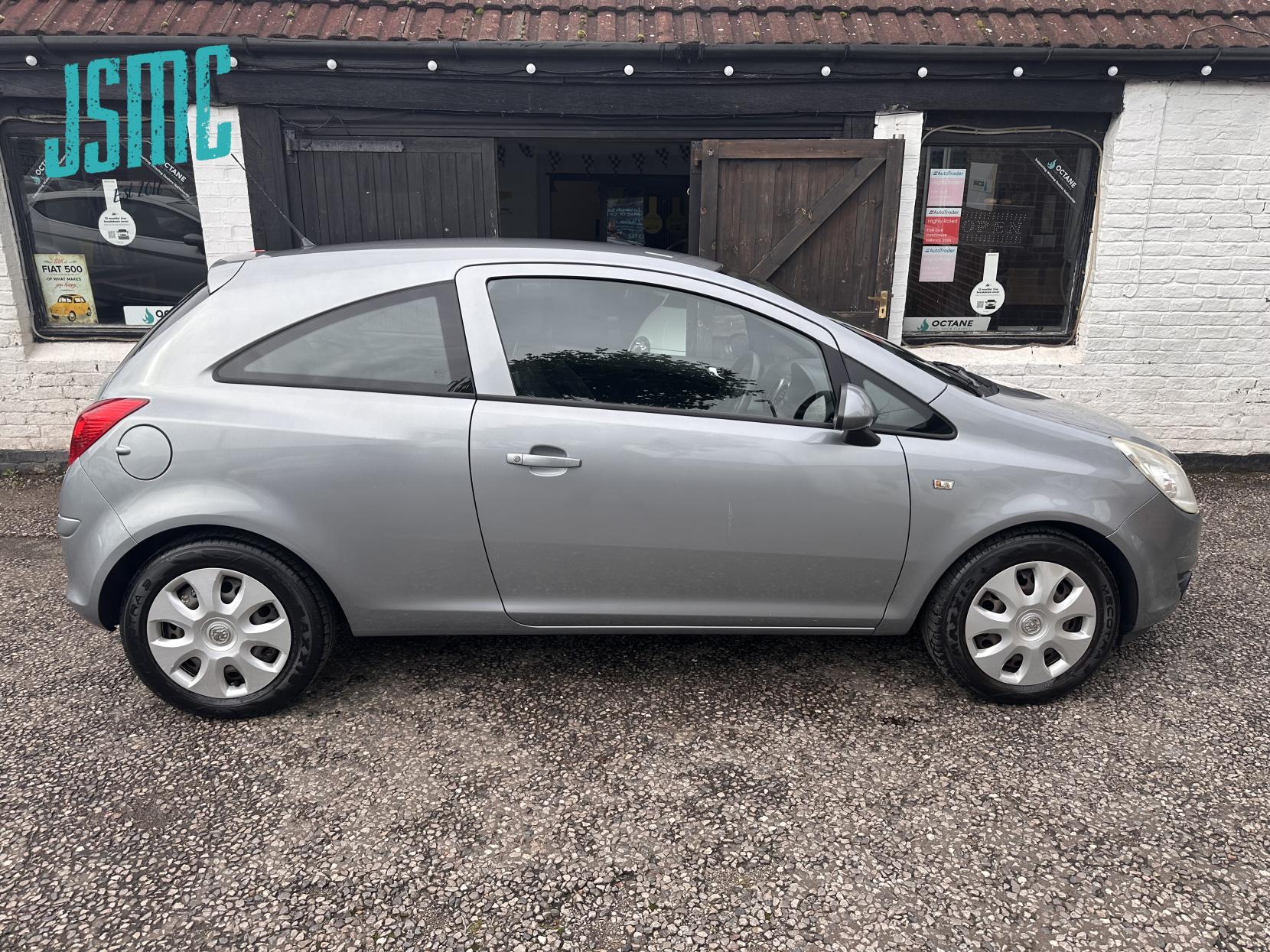 Vauxhall Corsa 1.4 16V Exclusiv Hatchback 3dr Petrol Manual Wide Ratio Euro 5 (A/C) (100 ps)