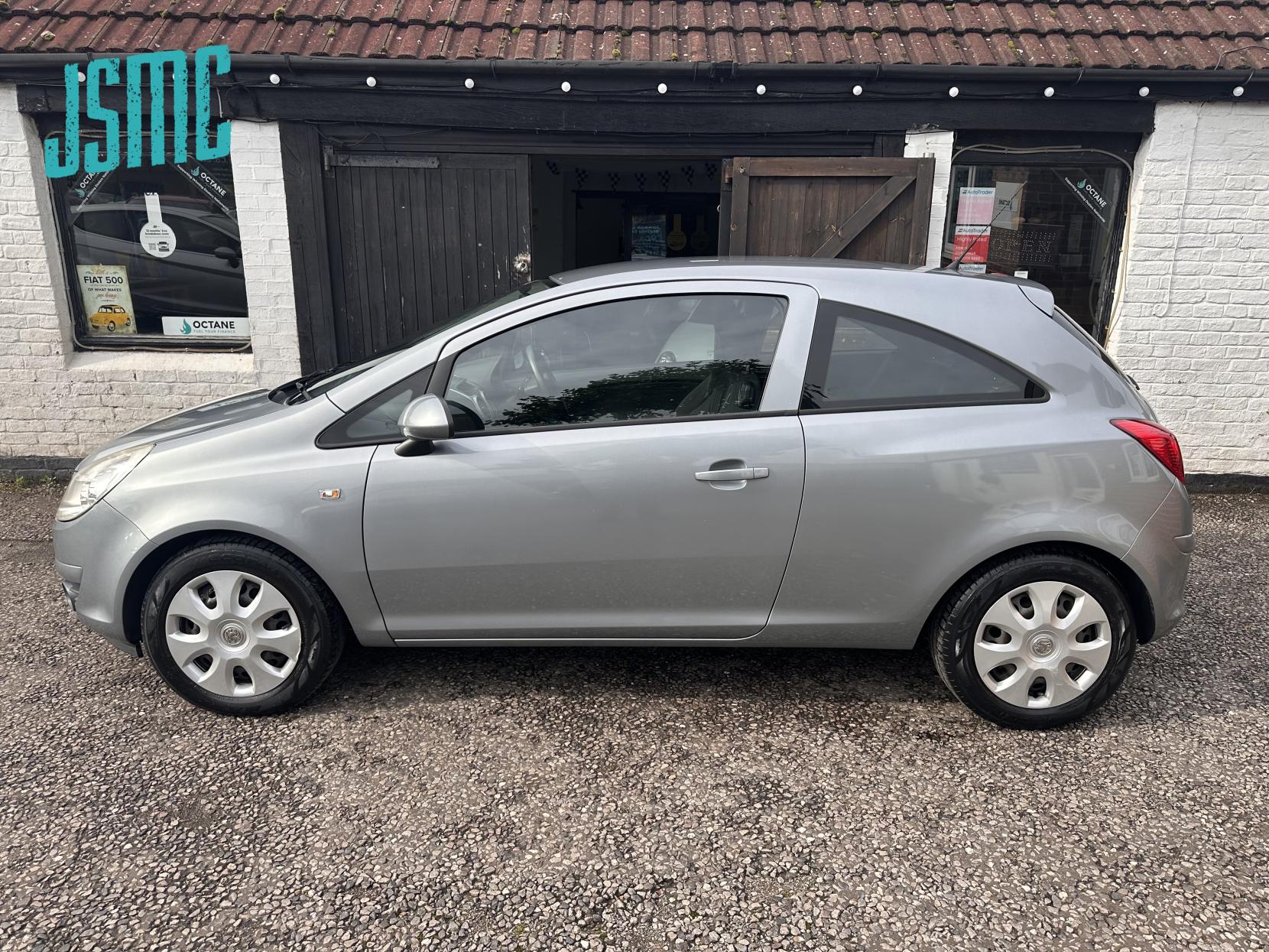 Vauxhall Corsa 1.4 16V Exclusiv Hatchback 3dr Petrol Manual Wide Ratio Euro 5 (A/C) (100 ps)