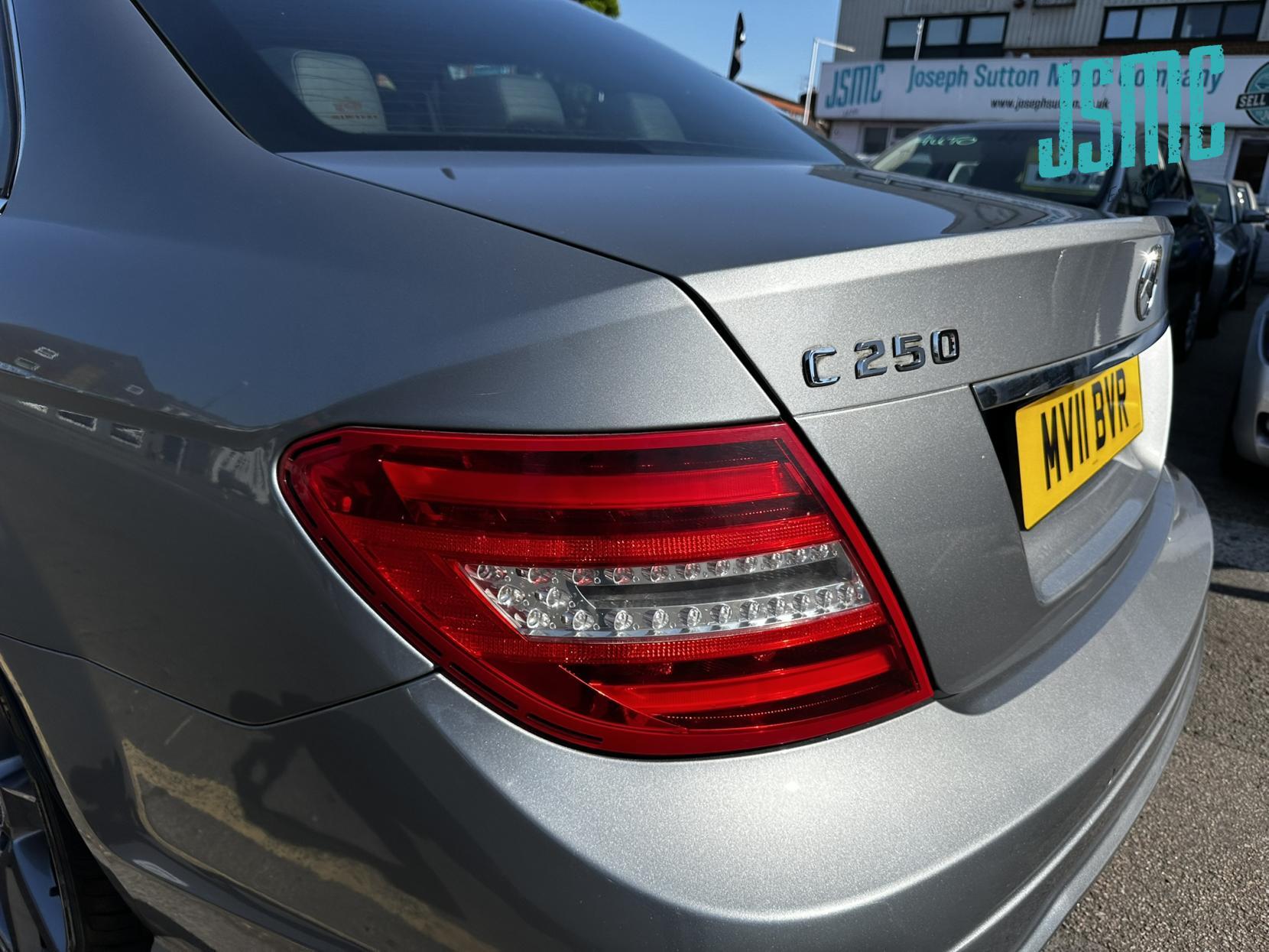Mercedes-Benz C Class 2.1 C250 CDI BlueEfficiency Sport Saloon 4dr Diesel G-Tronic+ Euro 5 (s/s) (204 ps)