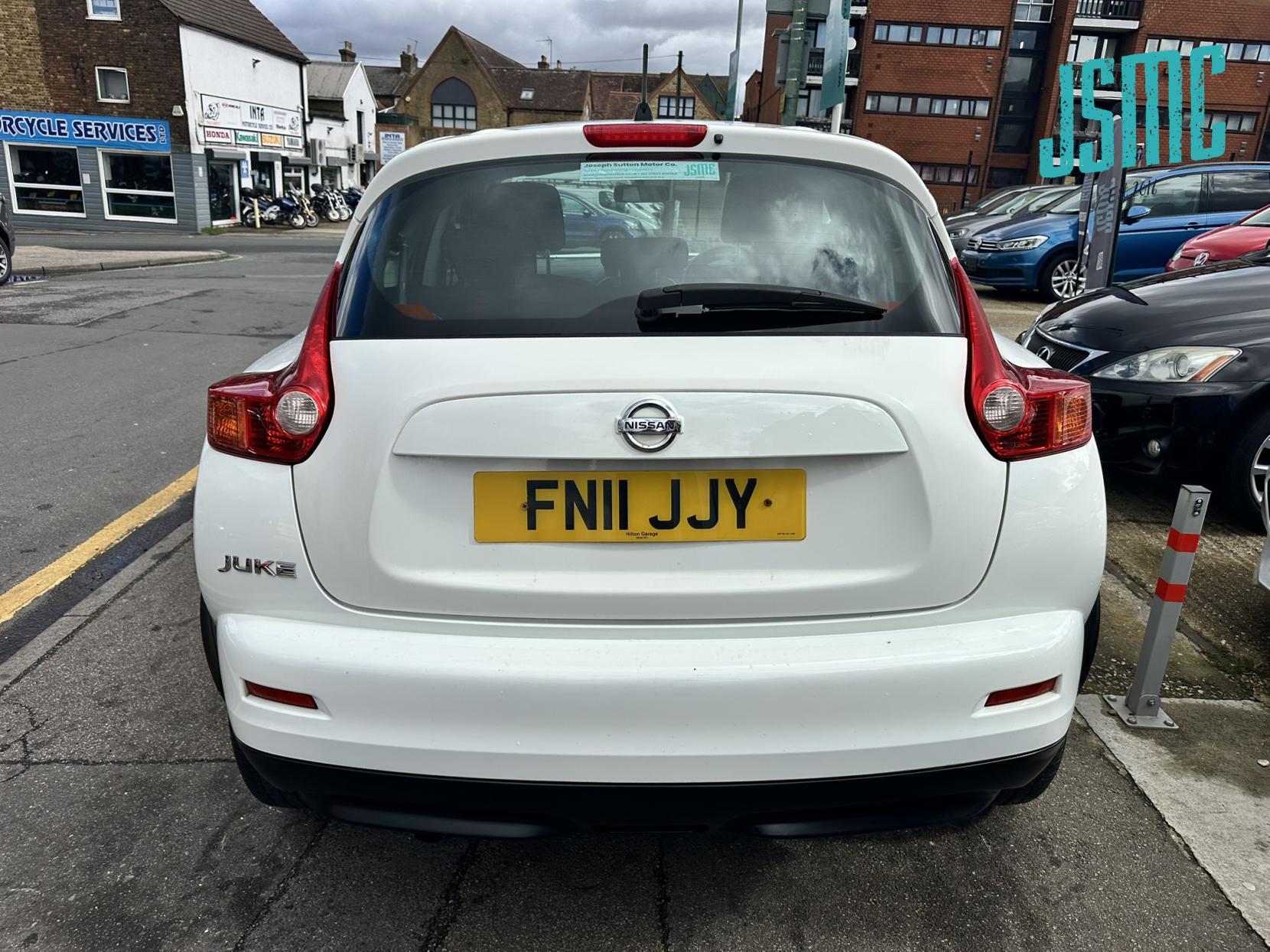 Nissan Juke 1.6 Acenta SUV 5dr Petrol Manual Euro 5 (117 ps)