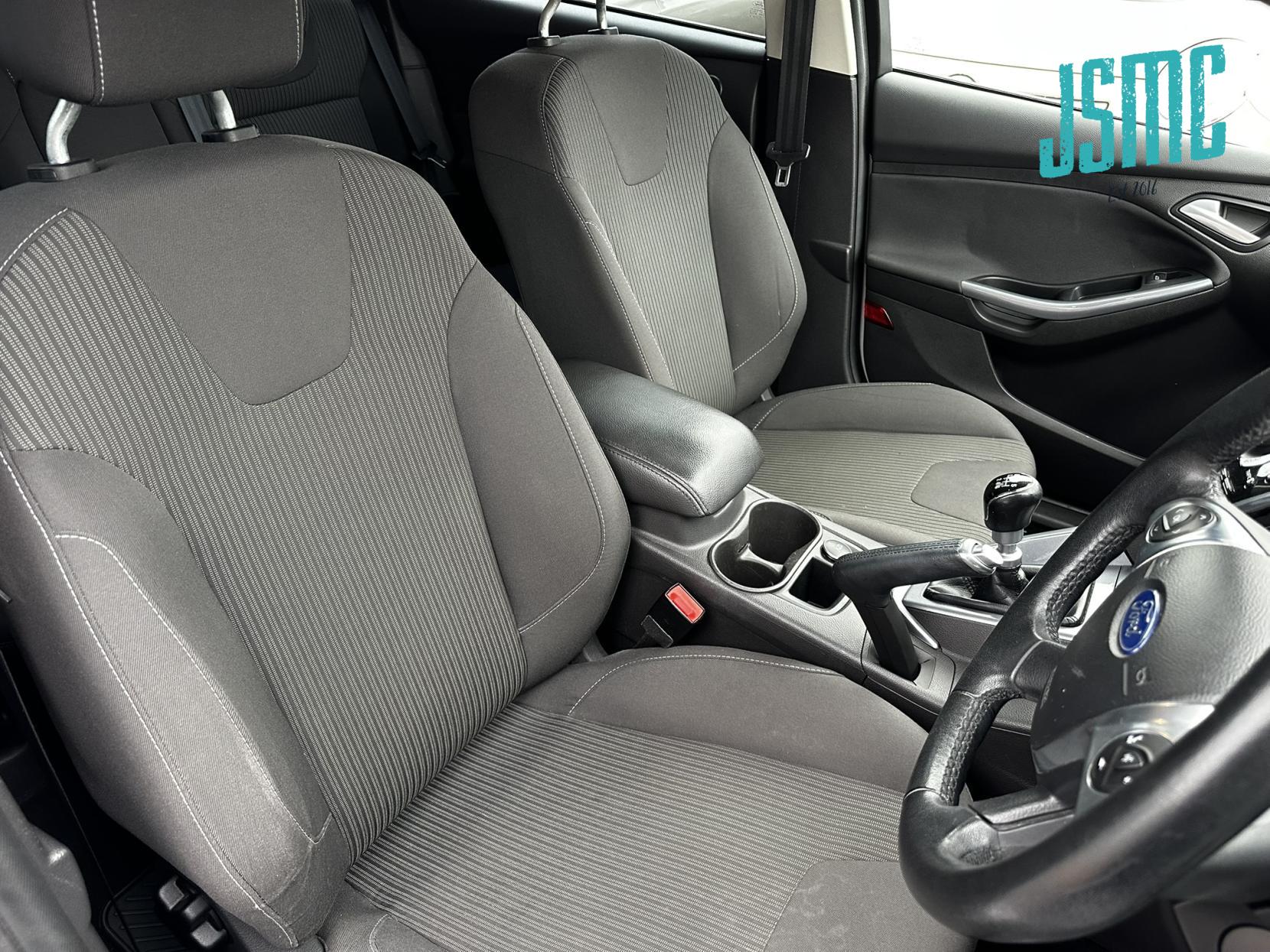 Ford Focus 1.6 TDCi Titanium Navigator Hatchback 5dr Diesel Manual Euro 5 (s/s) (115 ps)