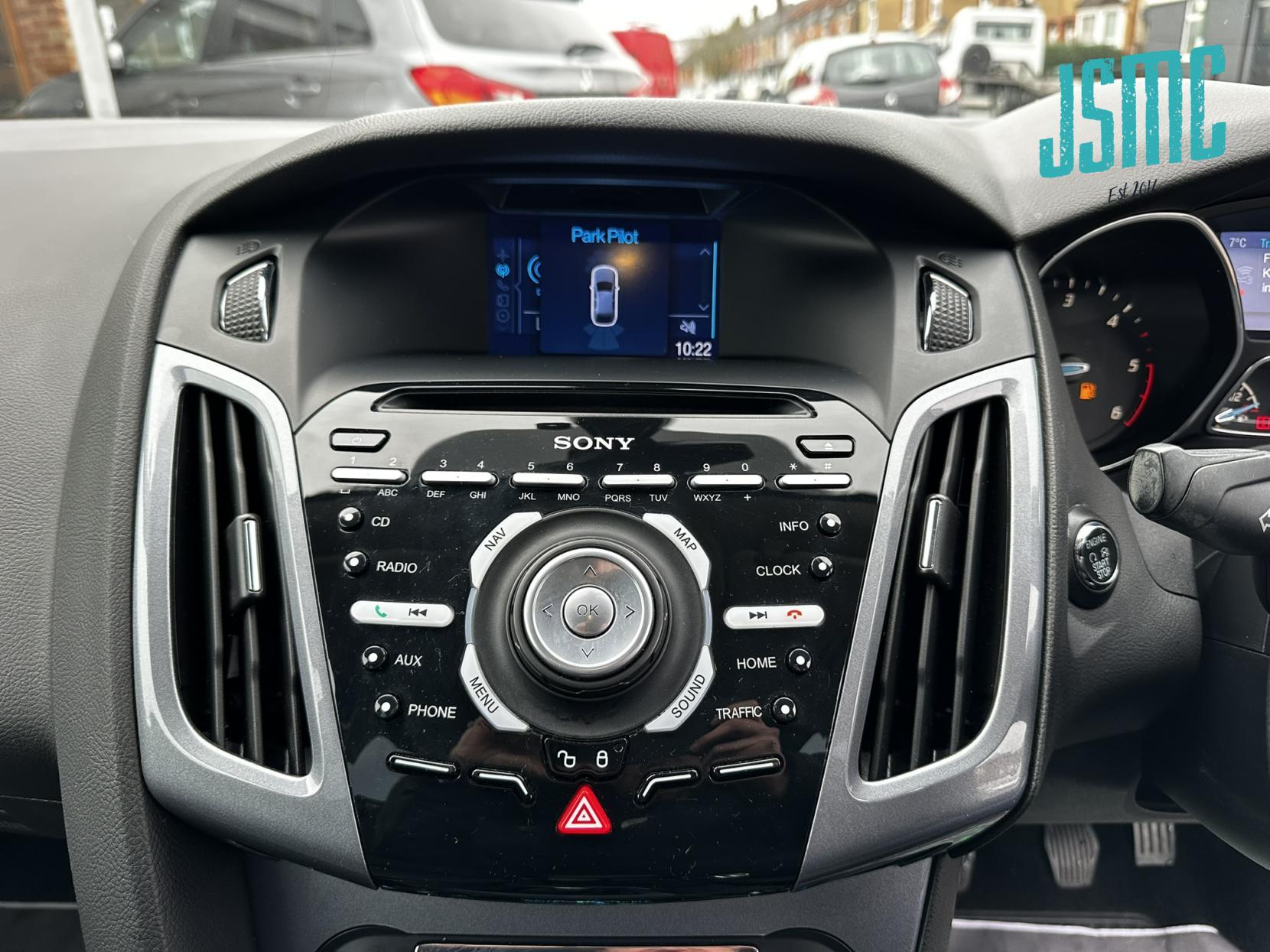 Ford Focus 1.6 TDCi Titanium Navigator Hatchback 5dr Diesel Manual Euro 5 (s/s) (115 ps)