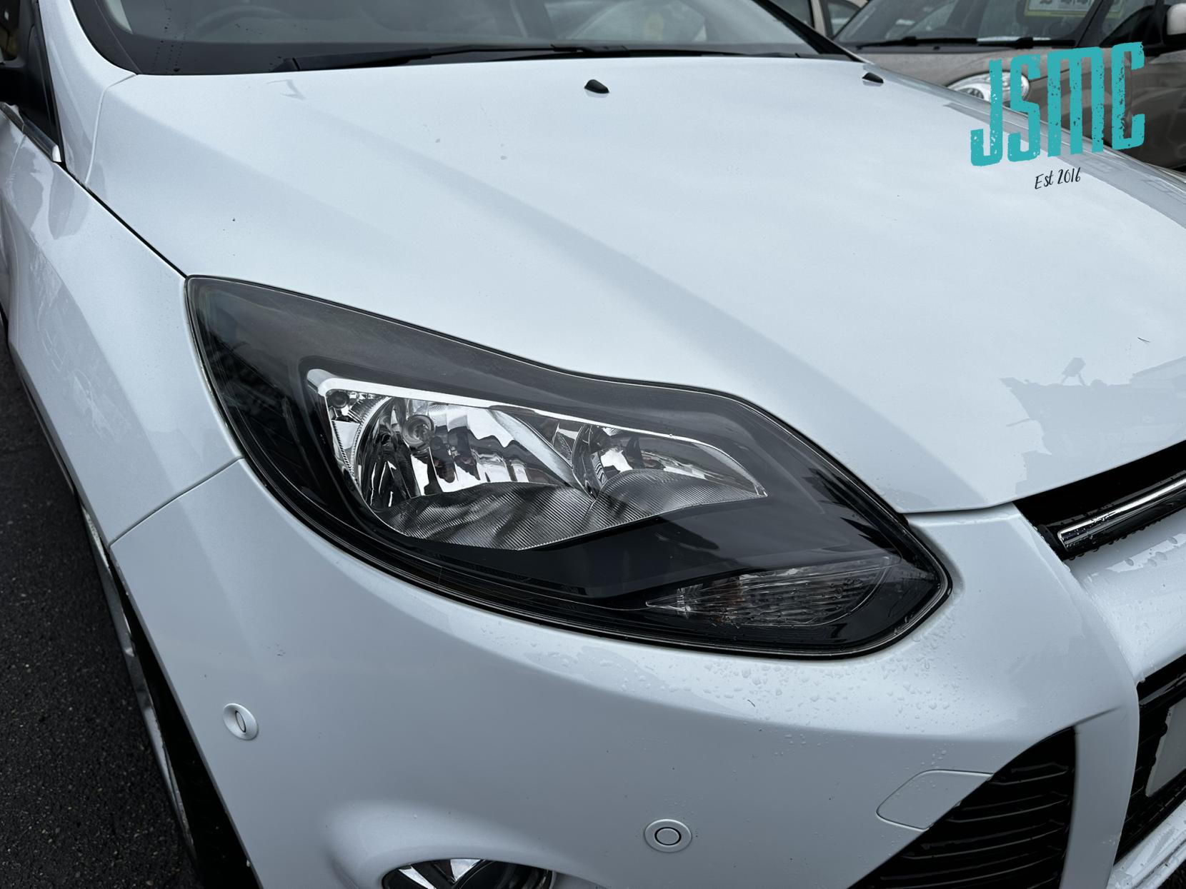 Ford Focus 1.6 TDCi Titanium Navigator Hatchback 5dr Diesel Manual Euro 5 (s/s) (115 ps)