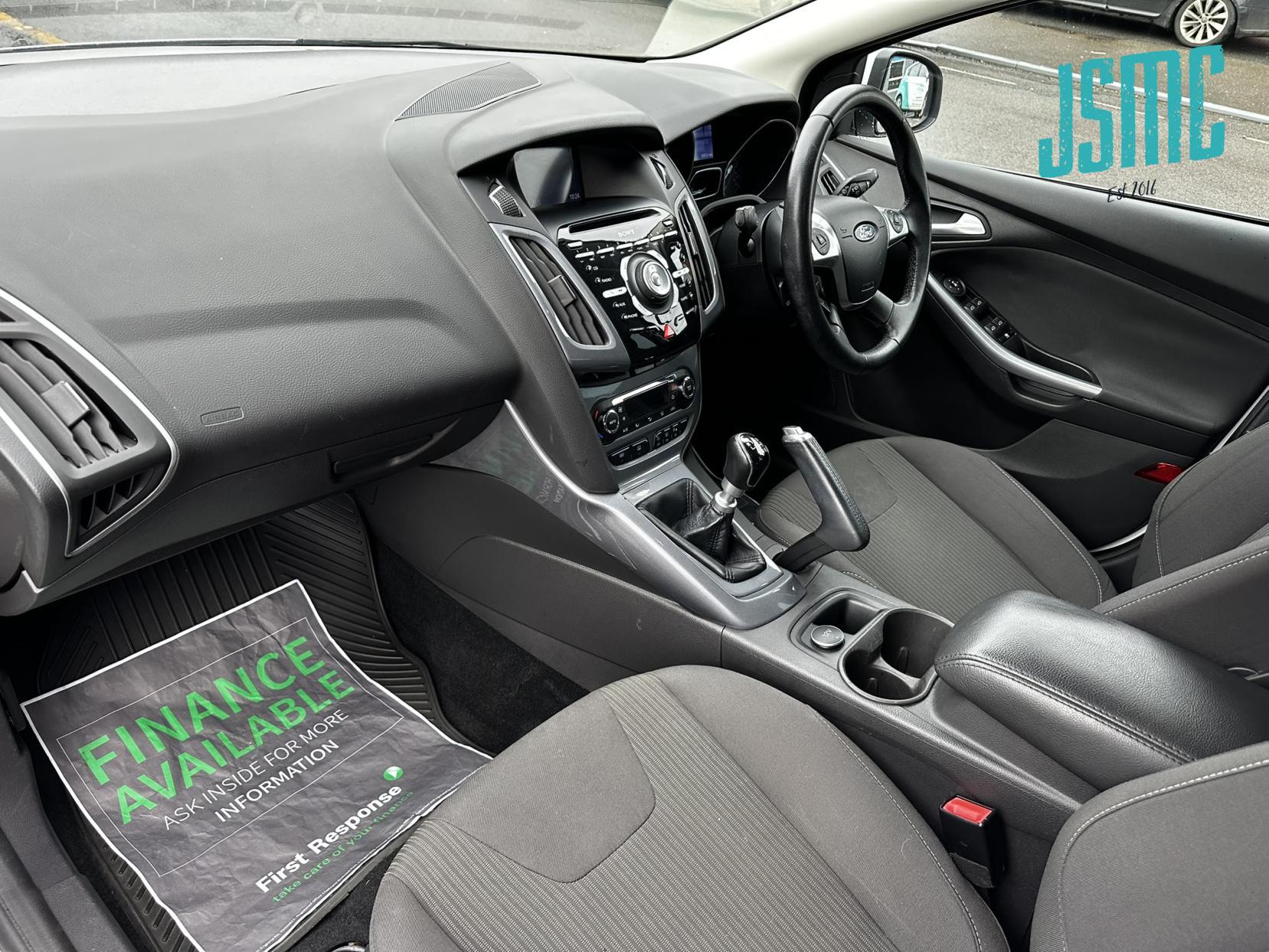 Ford Focus 1.6 TDCi Titanium Navigator Hatchback 5dr Diesel Manual Euro 5 (s/s) (115 ps)