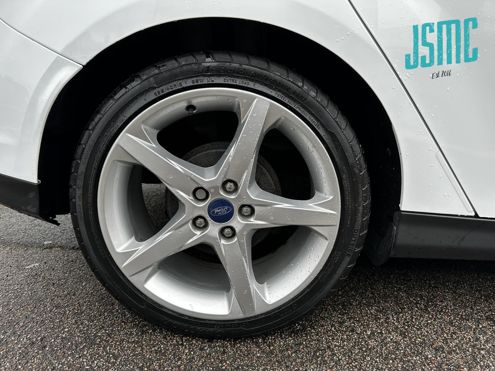 Ford Focus 1.6 TDCi Titanium Navigator Hatchback 5dr Diesel Manual Euro 5 (s/s) (115 ps)