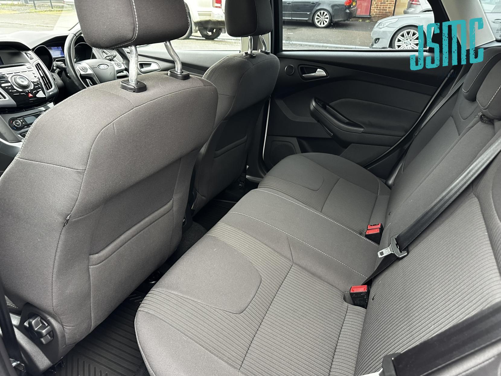 Ford Focus 1.6 TDCi Titanium Navigator Hatchback 5dr Diesel Manual Euro 5 (s/s) (115 ps)