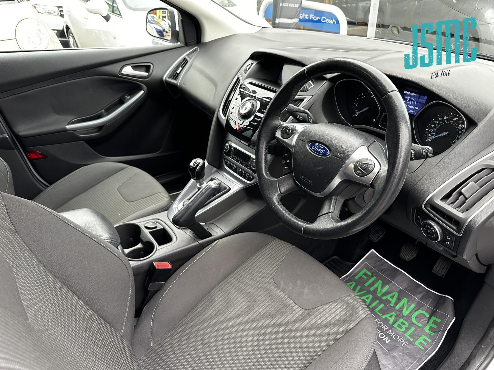 Ford Focus 1.6 TDCi Titanium Navigator Hatchback 5dr Diesel Manual Euro 5 (s/s) (115 ps)