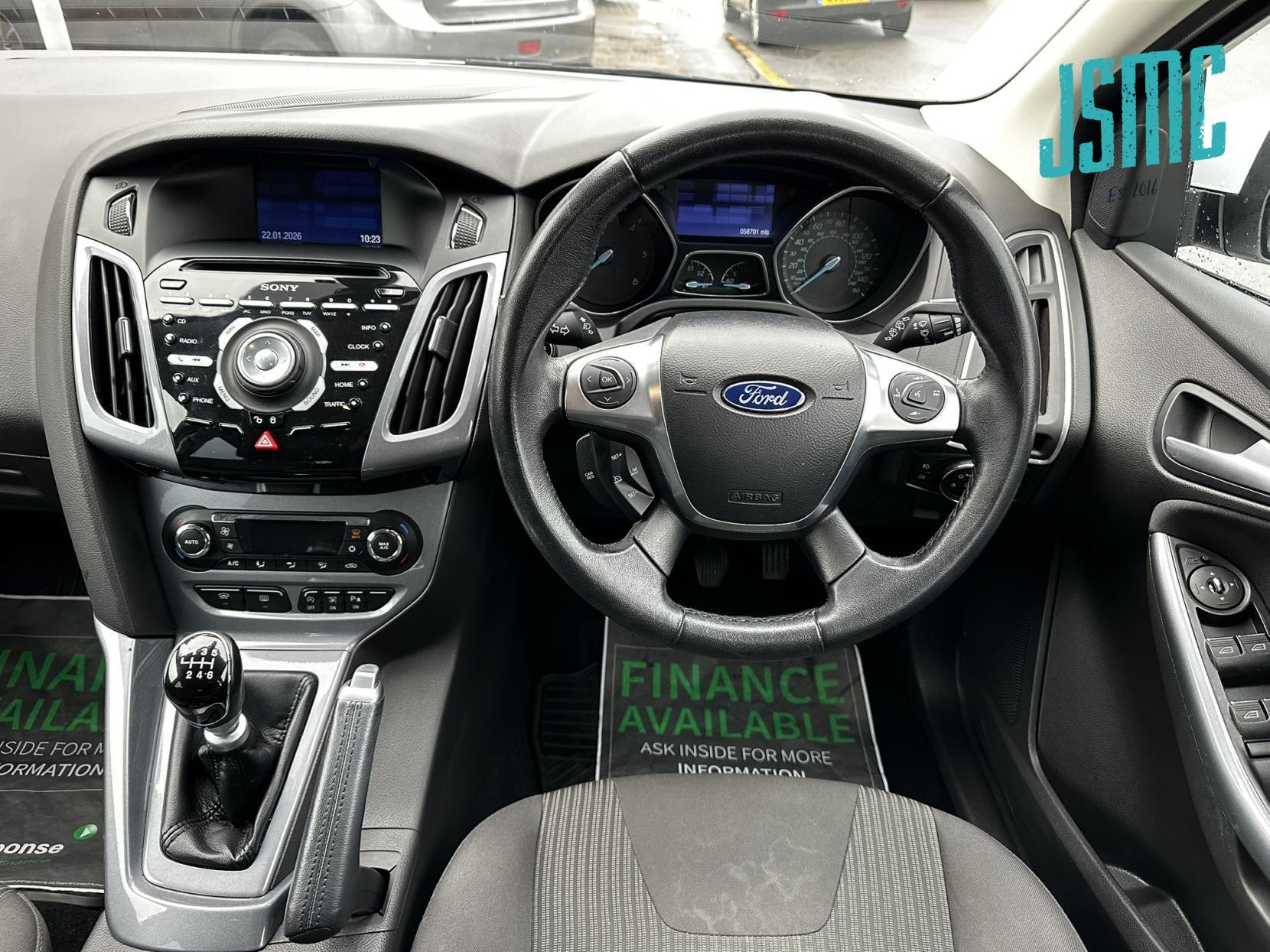 Ford Focus 1.6 TDCi Titanium Navigator Hatchback 5dr Diesel Manual Euro 5 (s/s) (115 ps)