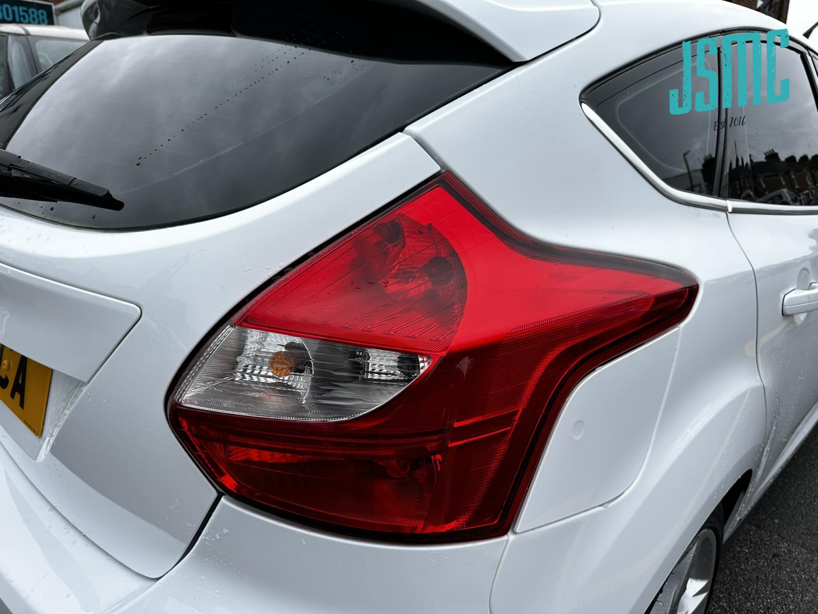 Ford Focus 1.6 TDCi Titanium Navigator Hatchback 5dr Diesel Manual Euro 5 (s/s) (115 ps)