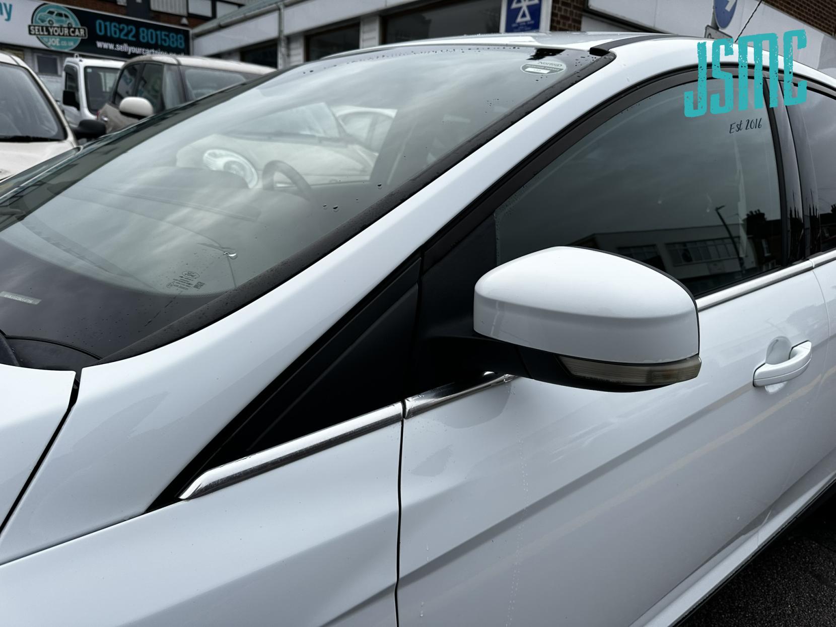 Ford Focus 1.6 TDCi Titanium Navigator Hatchback 5dr Diesel Manual Euro 5 (s/s) (115 ps)