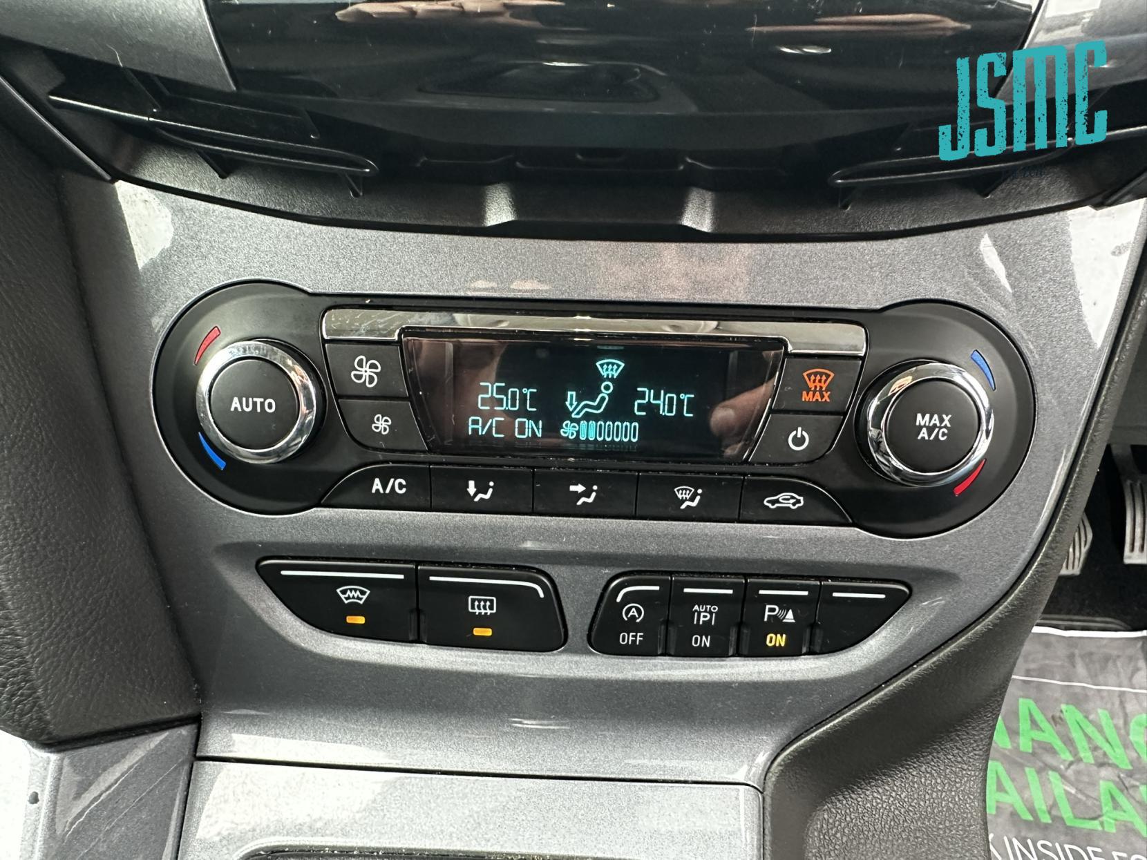 Ford Focus 1.6 TDCi Titanium Navigator Hatchback 5dr Diesel Manual Euro 5 (s/s) (115 ps)