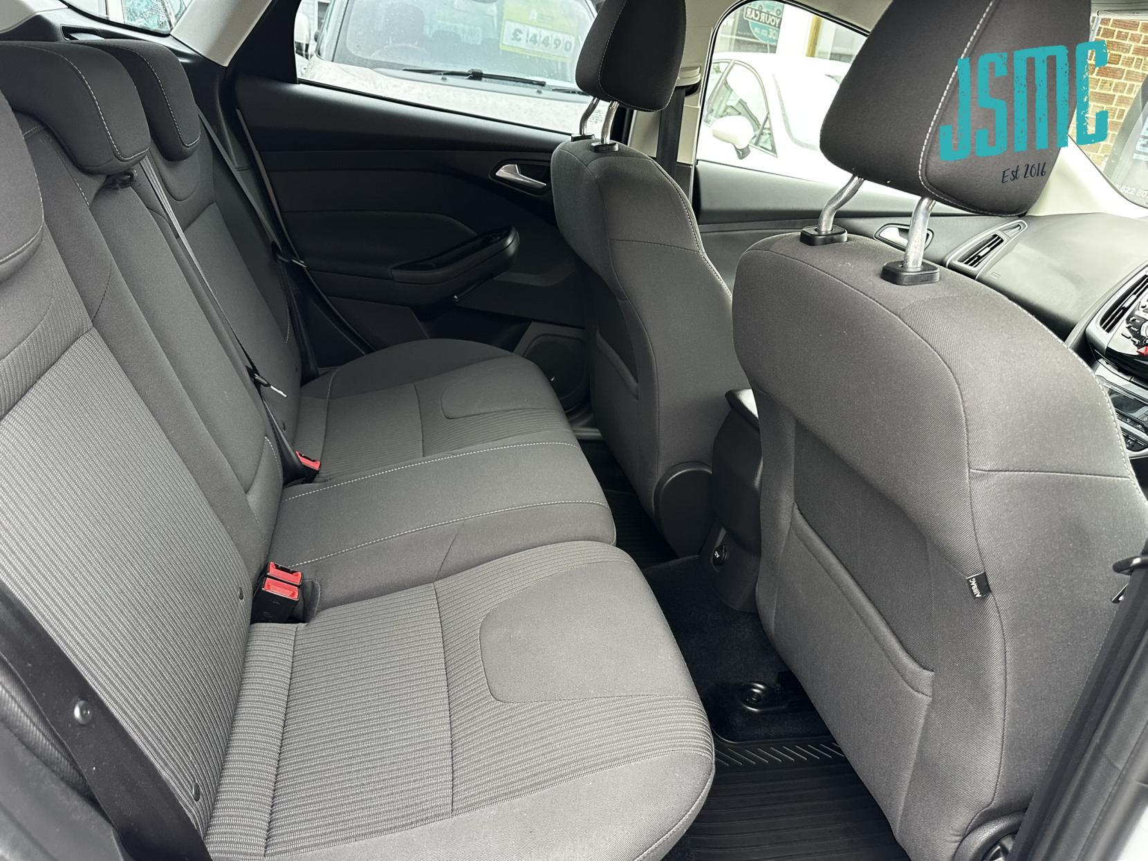 Ford Focus 1.6 TDCi Titanium Navigator Hatchback 5dr Diesel Manual Euro 5 (s/s) (115 ps)