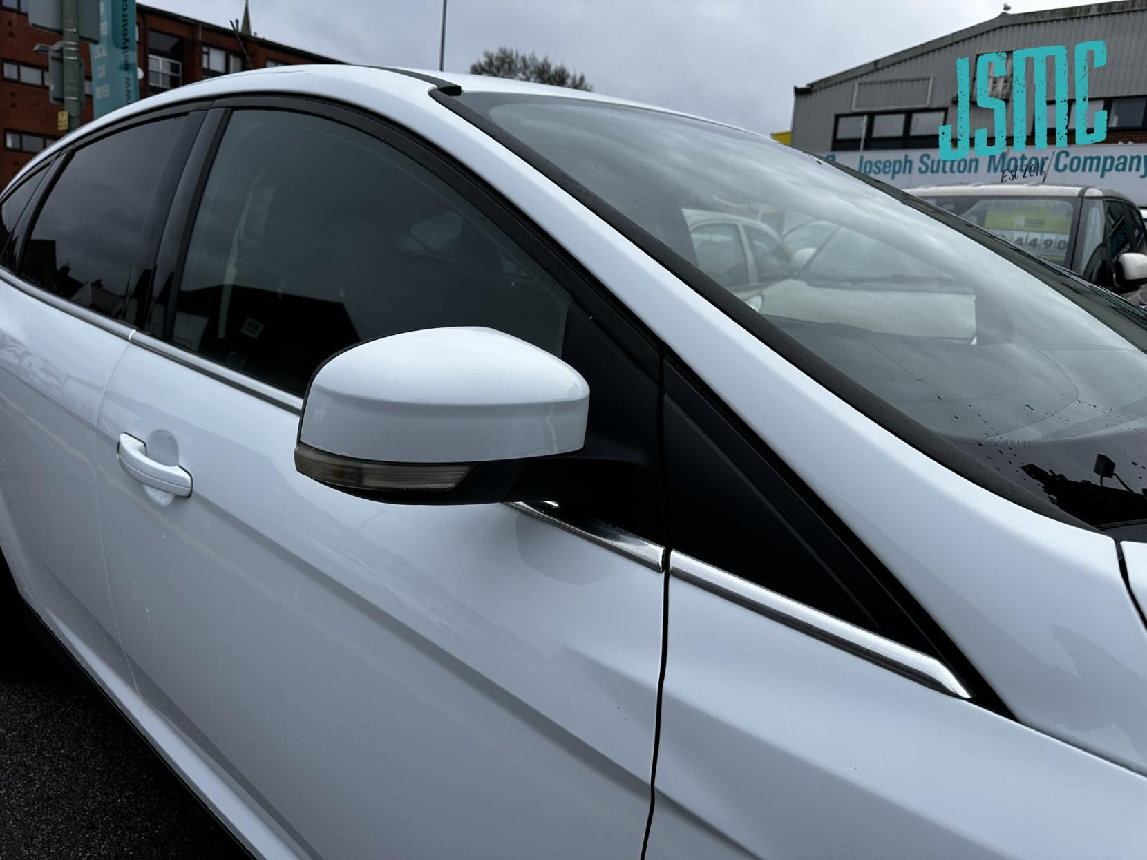 Ford Focus 1.6 TDCi Titanium Navigator Hatchback 5dr Diesel Manual Euro 5 (s/s) (115 ps)