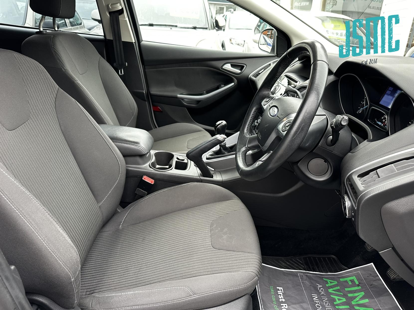 Ford Focus 1.6 TDCi Titanium Navigator Hatchback 5dr Diesel Manual Euro 5 (s/s) (115 ps)