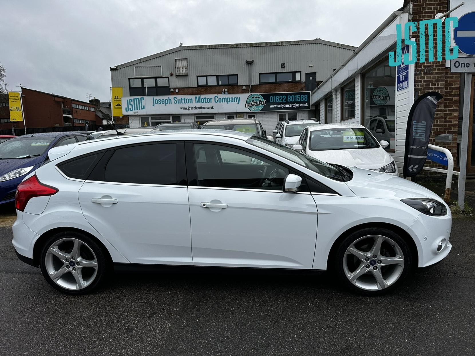 Ford Focus 1.6 TDCi Titanium Navigator Hatchback 5dr Diesel Manual Euro 5 (s/s) (115 ps)