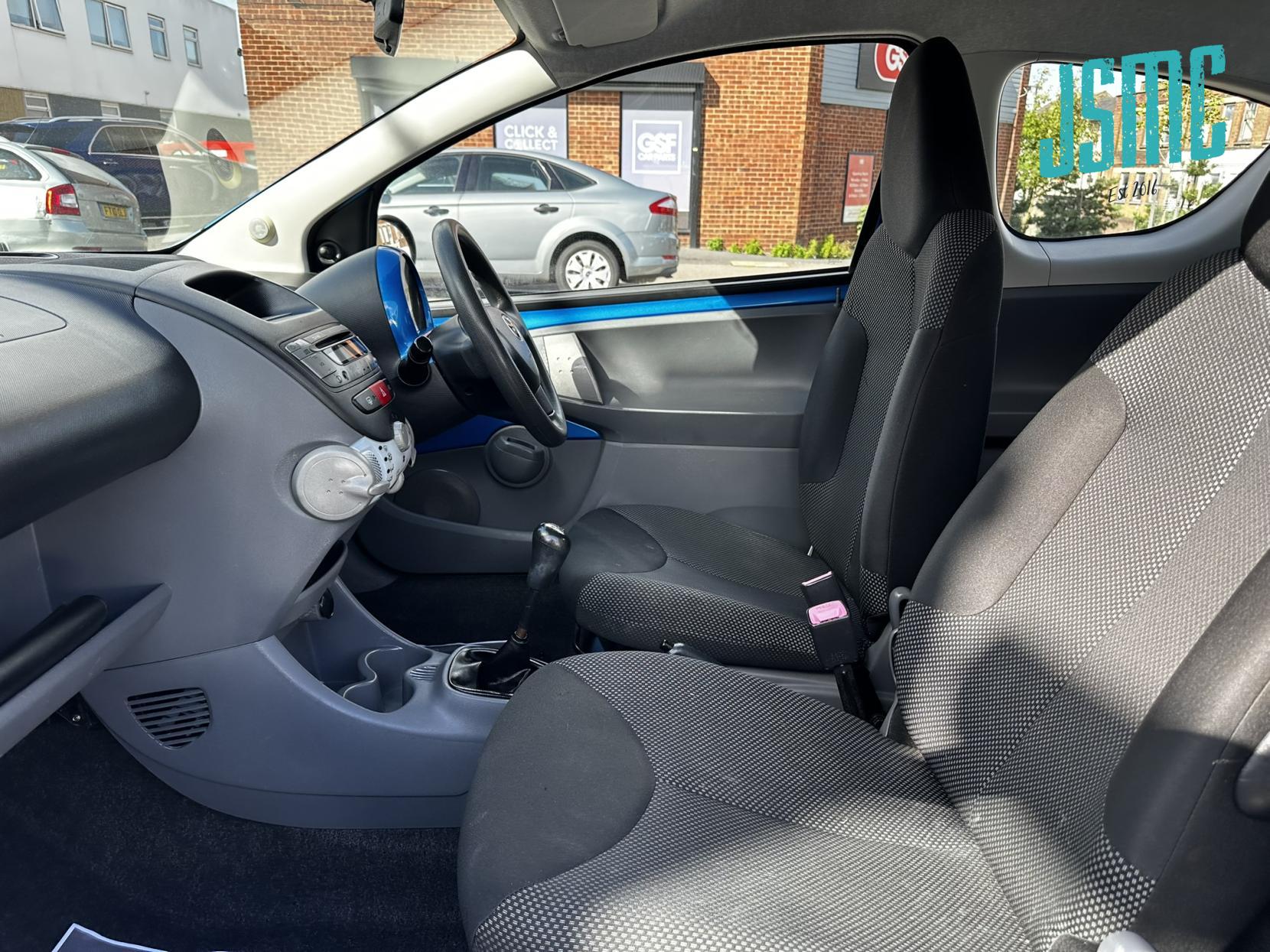 Toyota AYGO 1.0 VVT-i Blue Hatchback 3dr Petrol Manual Euro 4 (67 bhp)