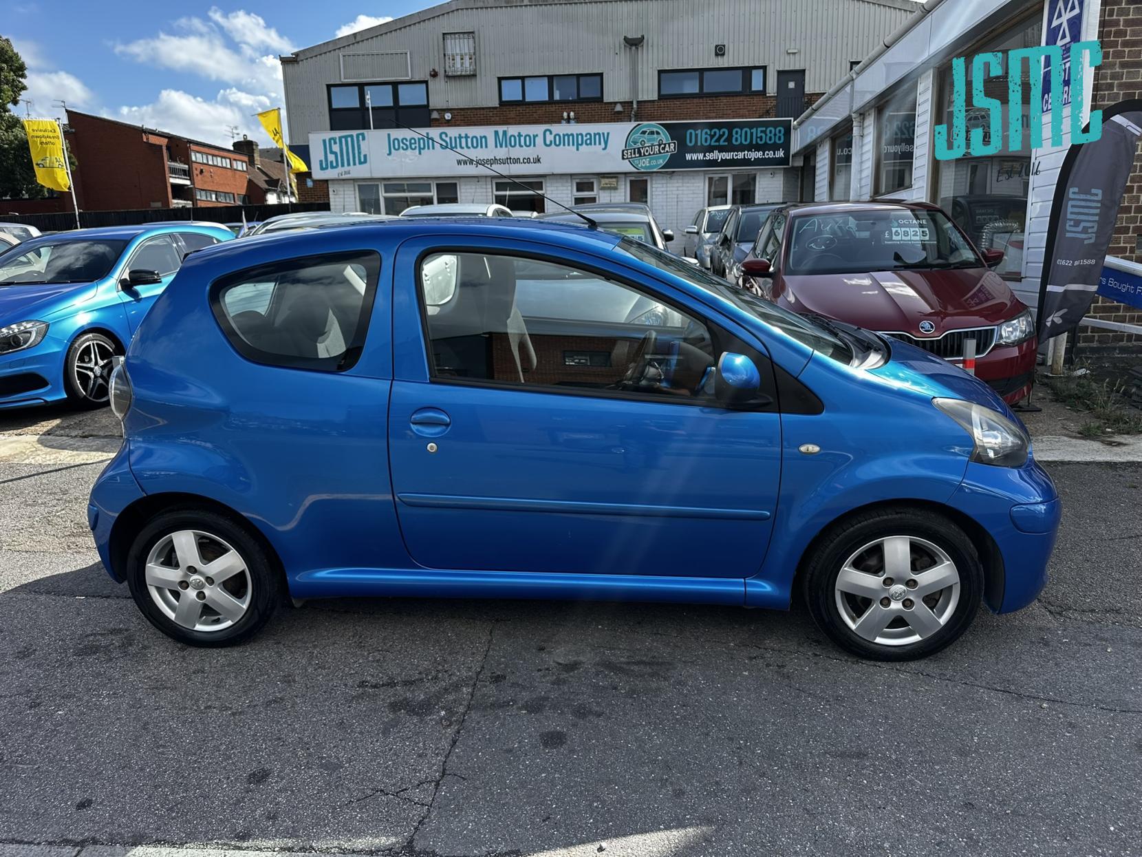 Toyota AYGO 1.0 VVT-i Blue Hatchback 3dr Petrol Manual Euro 4 (67 bhp)