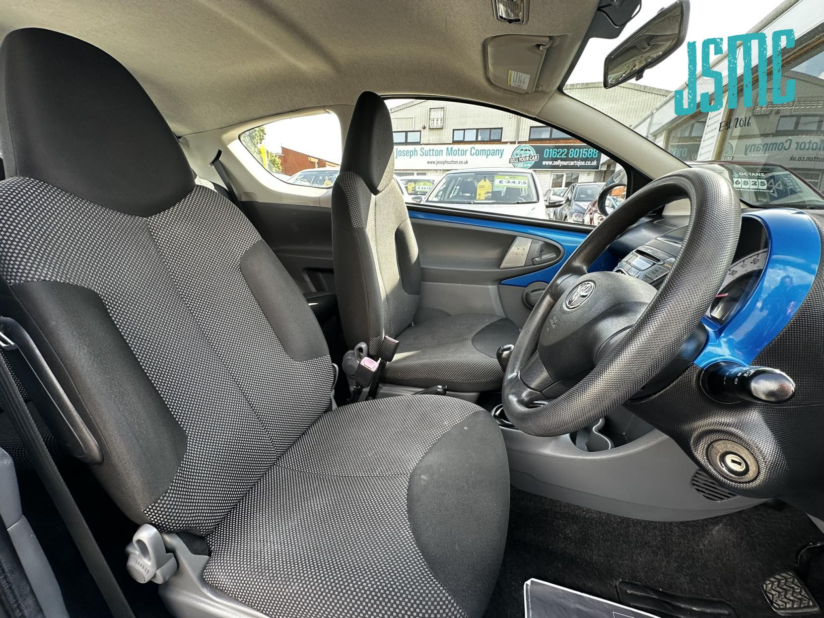 Toyota AYGO 1.0 VVT-i Blue Hatchback 3dr Petrol Manual Euro 4 (67 bhp)