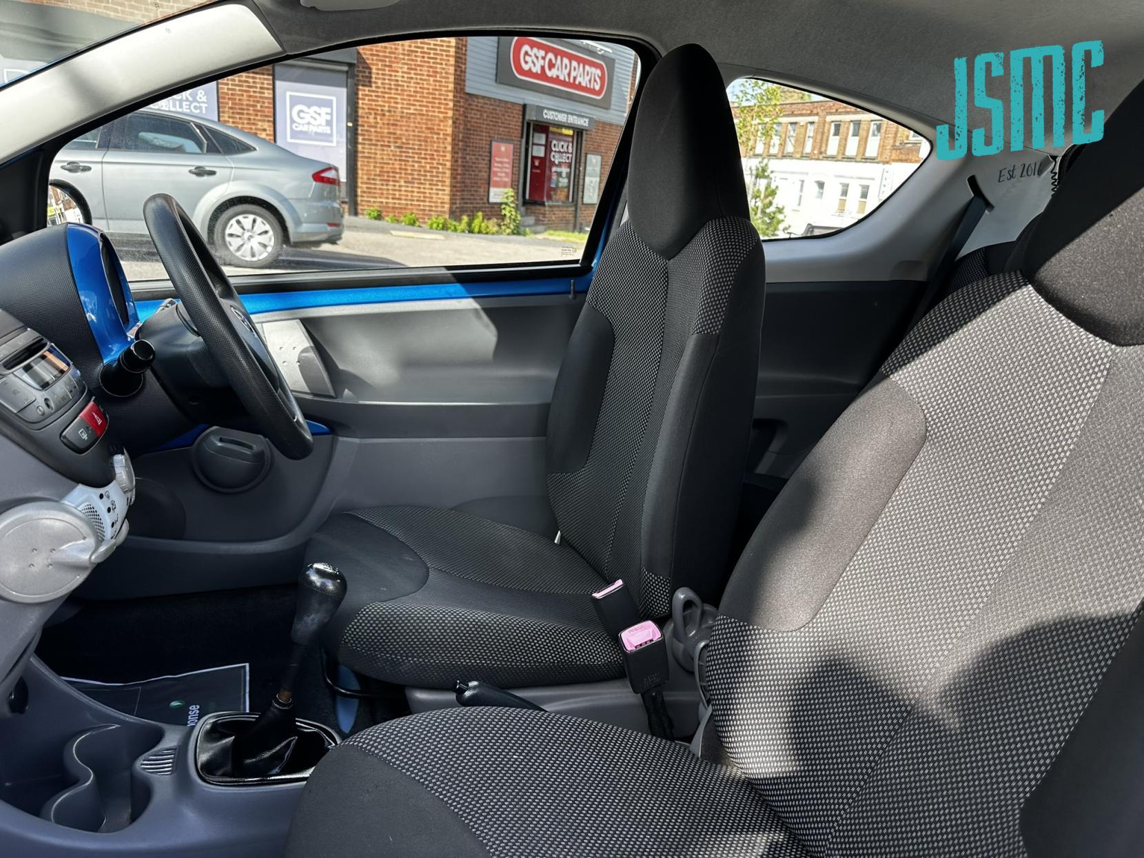 Toyota AYGO 1.0 VVT-i Blue Hatchback 3dr Petrol Manual Euro 4 (67 bhp)