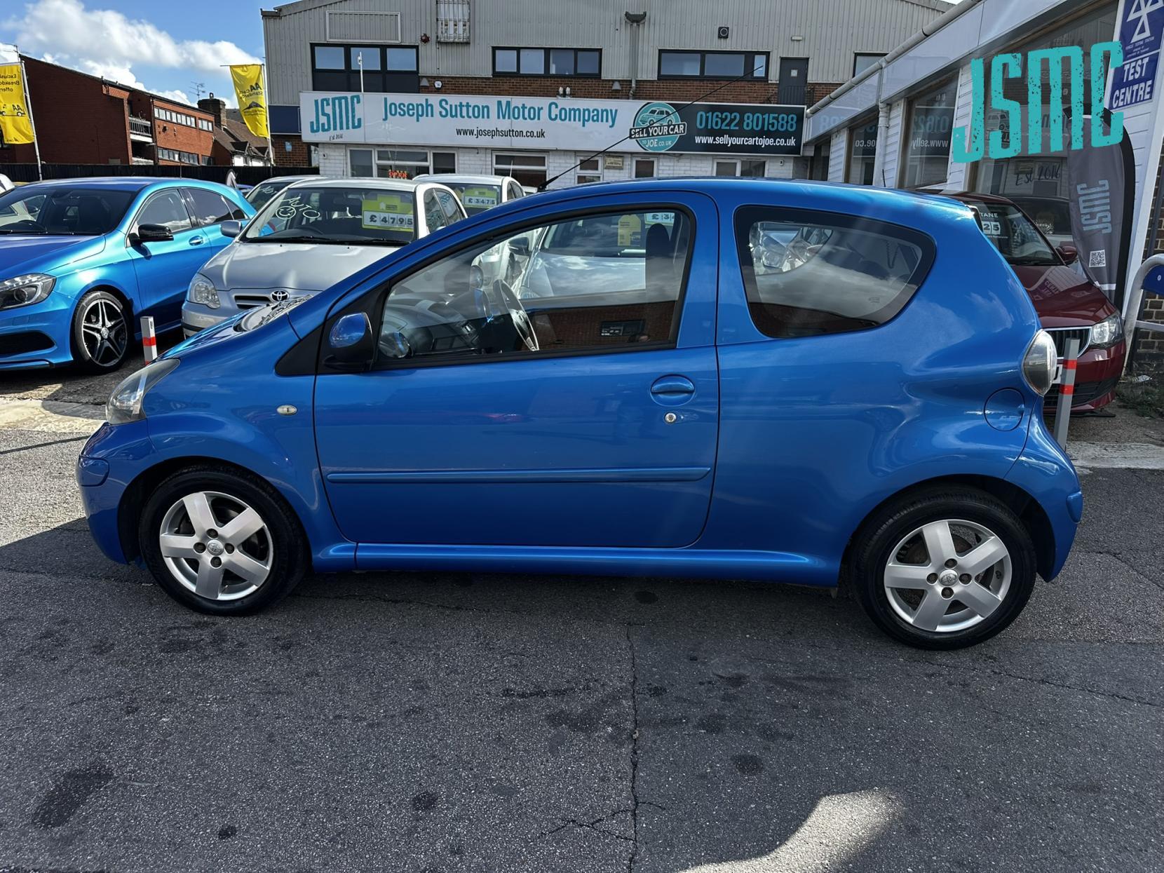 Toyota AYGO 1.0 VVT-i Blue Hatchback 3dr Petrol Manual Euro 4 (67 bhp)