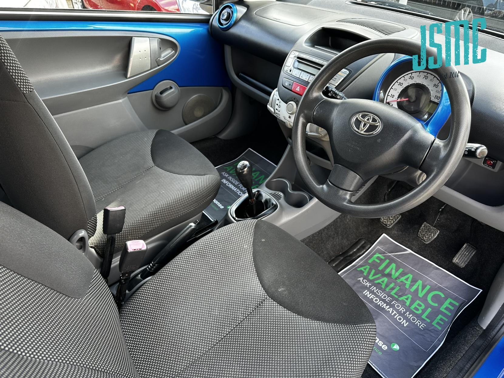Toyota AYGO 1.0 VVT-i Blue Hatchback 3dr Petrol Manual Euro 4 (67 bhp)