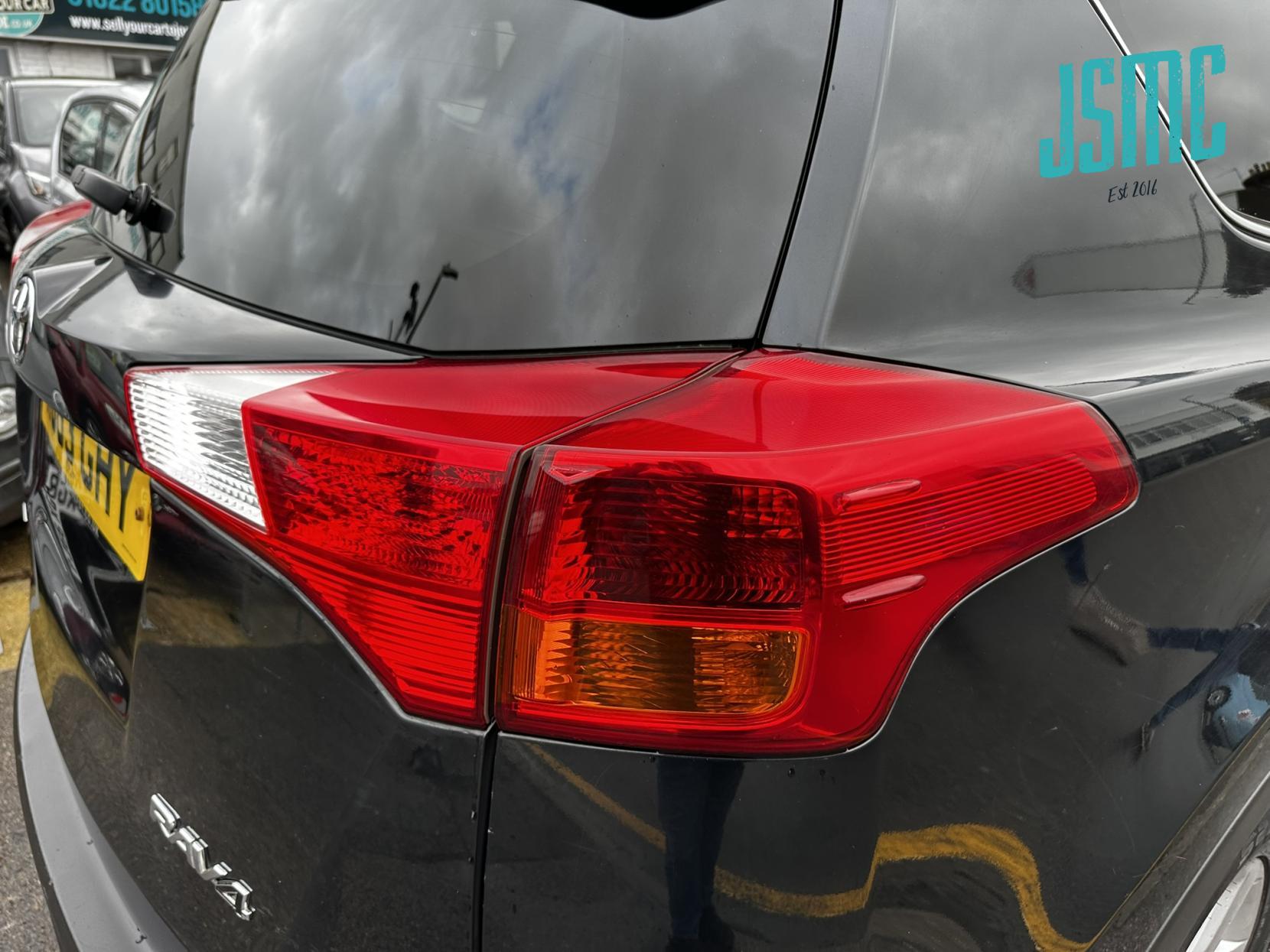 Toyota RAV4 2.0 D-4D Invincible SUV 5dr Diesel Manual 2WD Euro 5 (s/s) (124 ps)