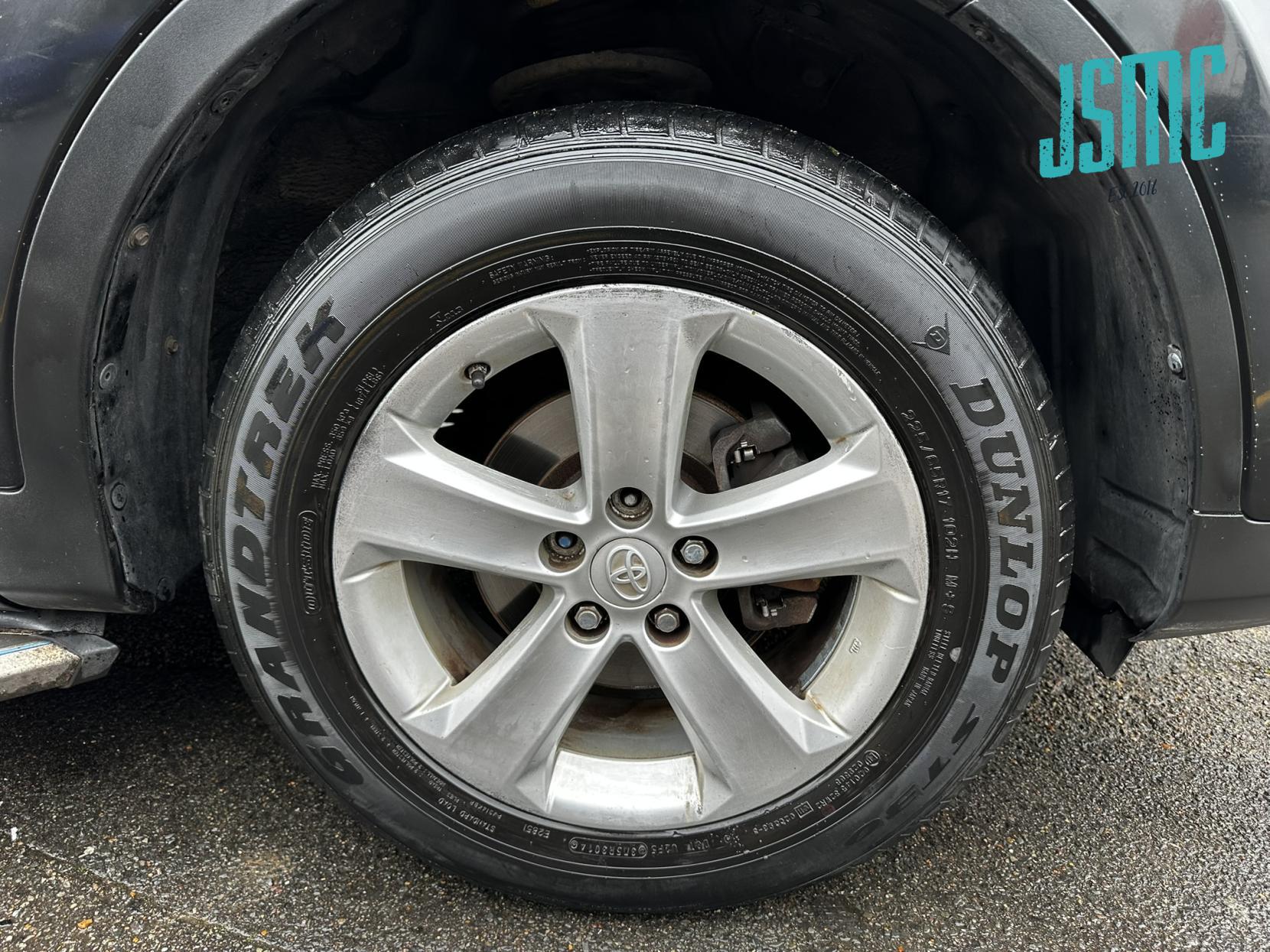 Toyota RAV4 2.0 D-4D Invincible SUV 5dr Diesel Manual 2WD Euro 5 (s/s) (124 ps)