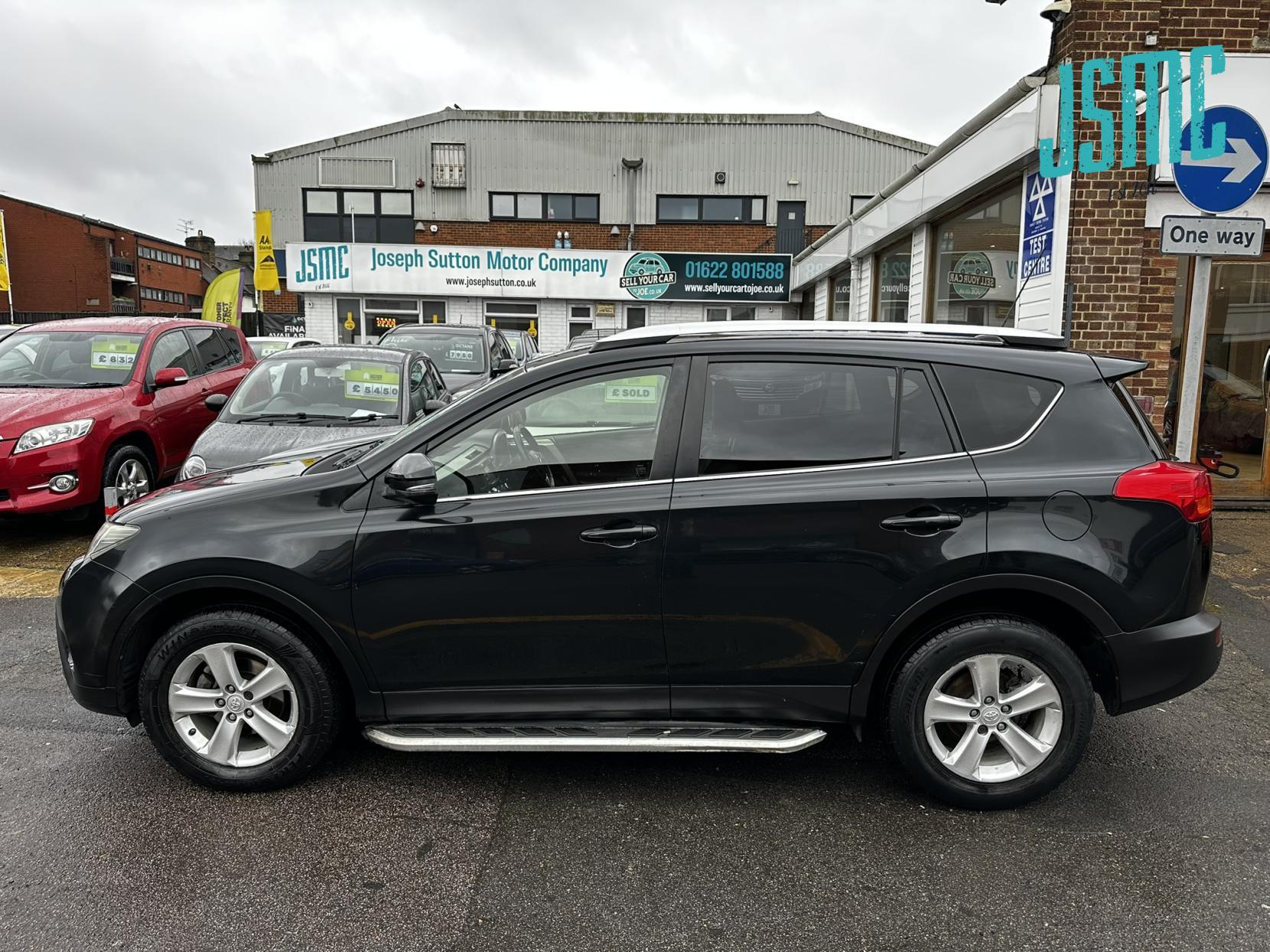 Toyota RAV4 2.0 D-4D Invincible SUV 5dr Diesel Manual 2WD Euro 5 (s/s) (124 ps)