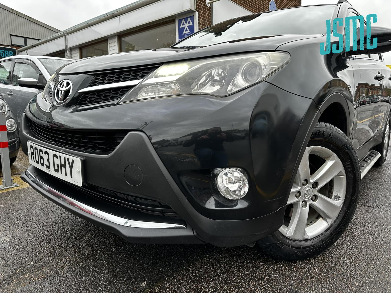 Toyota RAV4 2.0 D-4D Invincible SUV 5dr Diesel Manual 2WD Euro 5 (s/s) (124 ps)