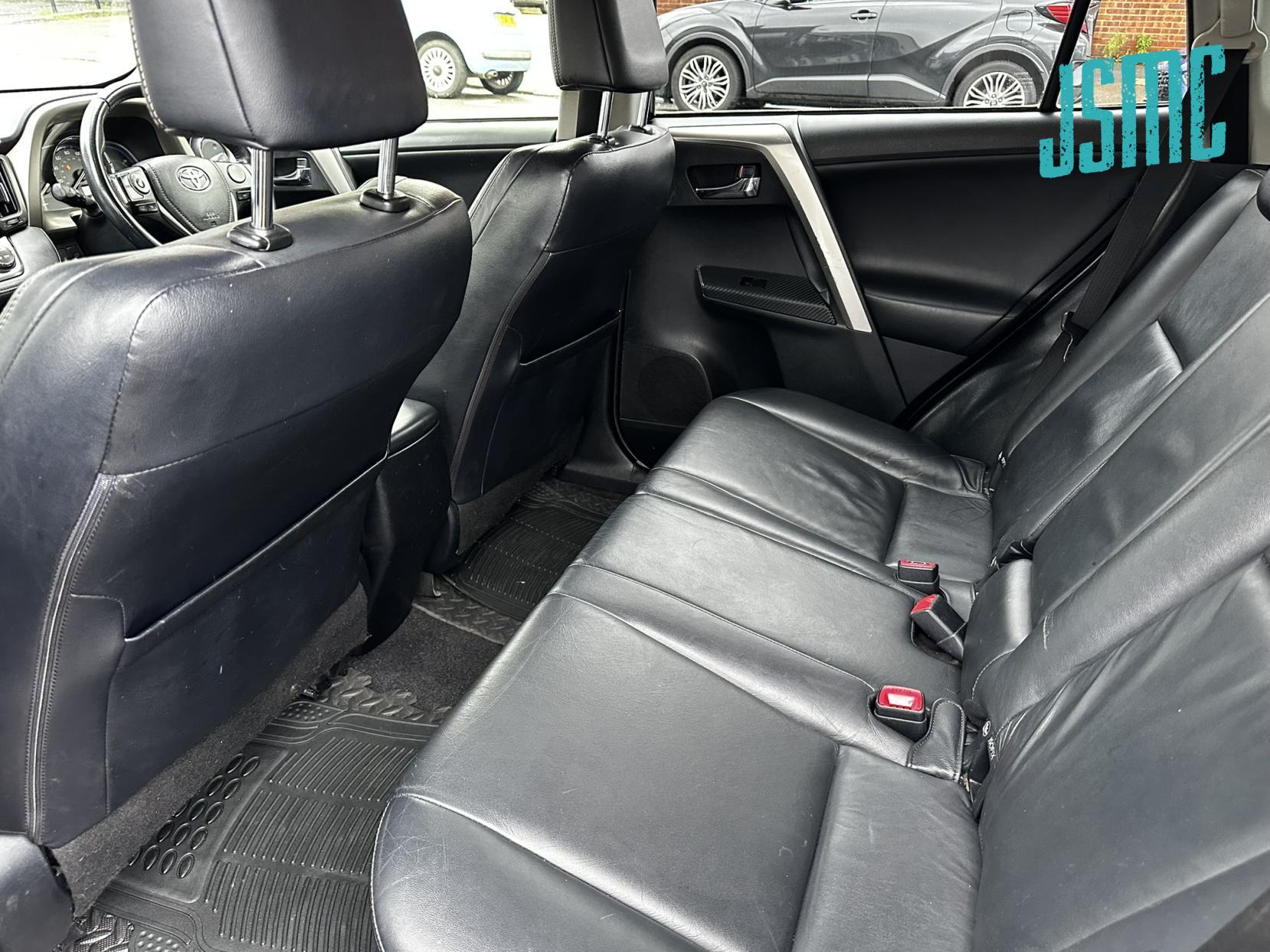 Toyota RAV4 2.0 D-4D Invincible SUV 5dr Diesel Manual 2WD Euro 5 (s/s) (124 ps)