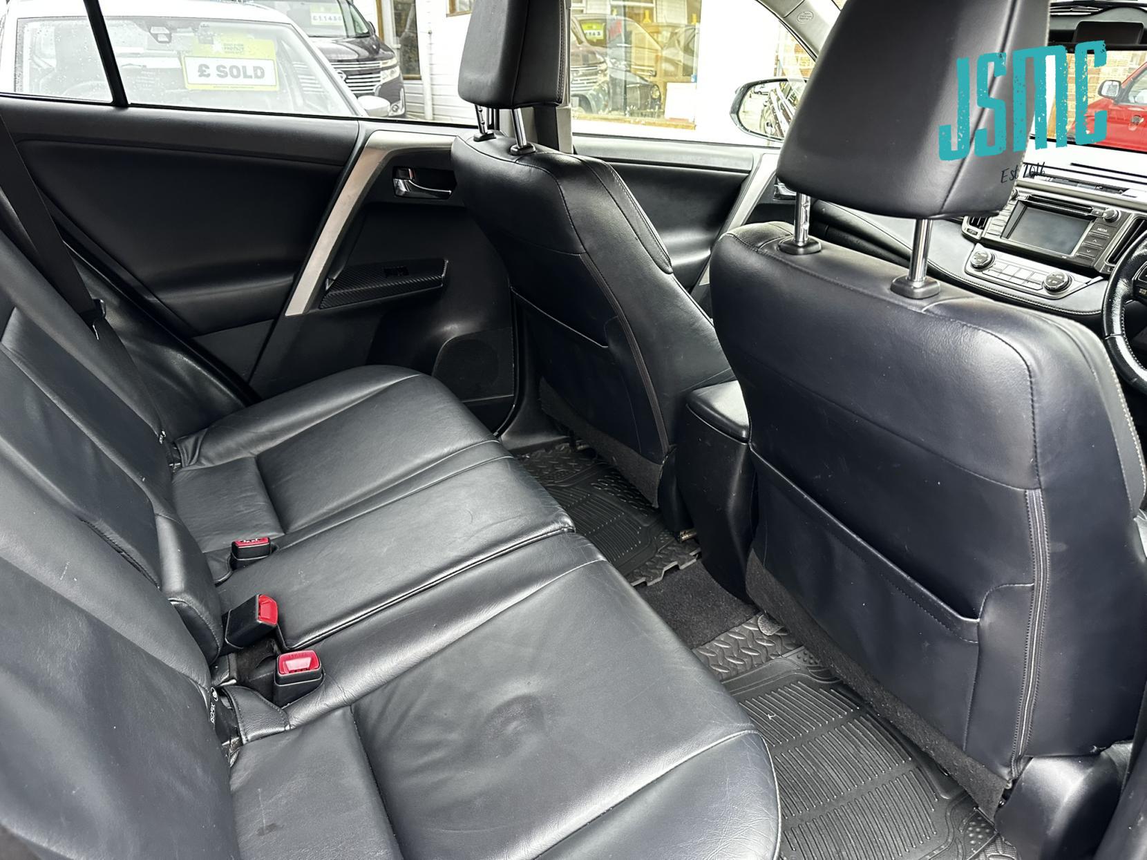 Toyota RAV4 2.0 D-4D Invincible SUV 5dr Diesel Manual 2WD Euro 5 (s/s) (124 ps)