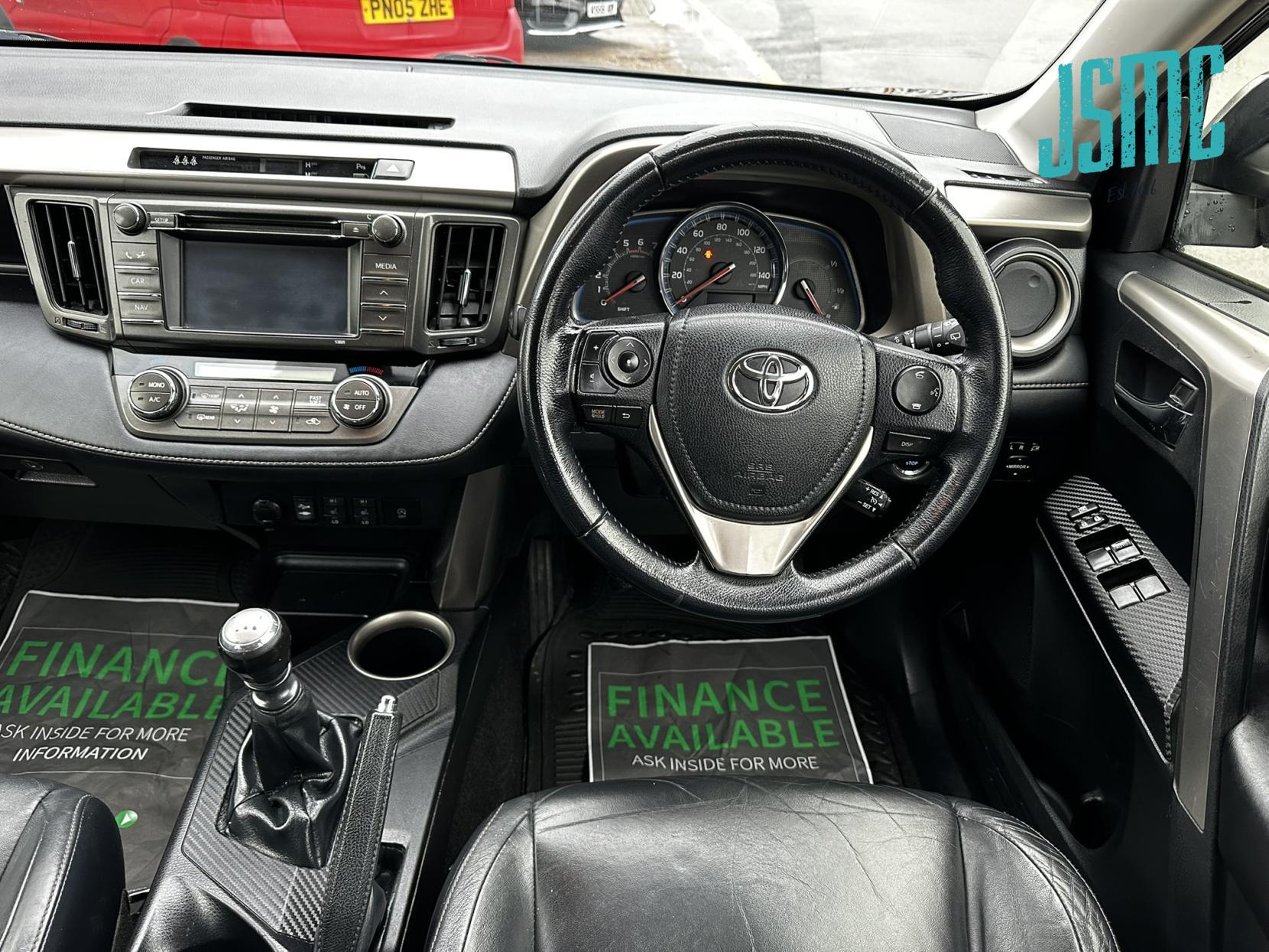 Toyota RAV4 2.0 D-4D Invincible SUV 5dr Diesel Manual 2WD Euro 5 (s/s) (124 ps)