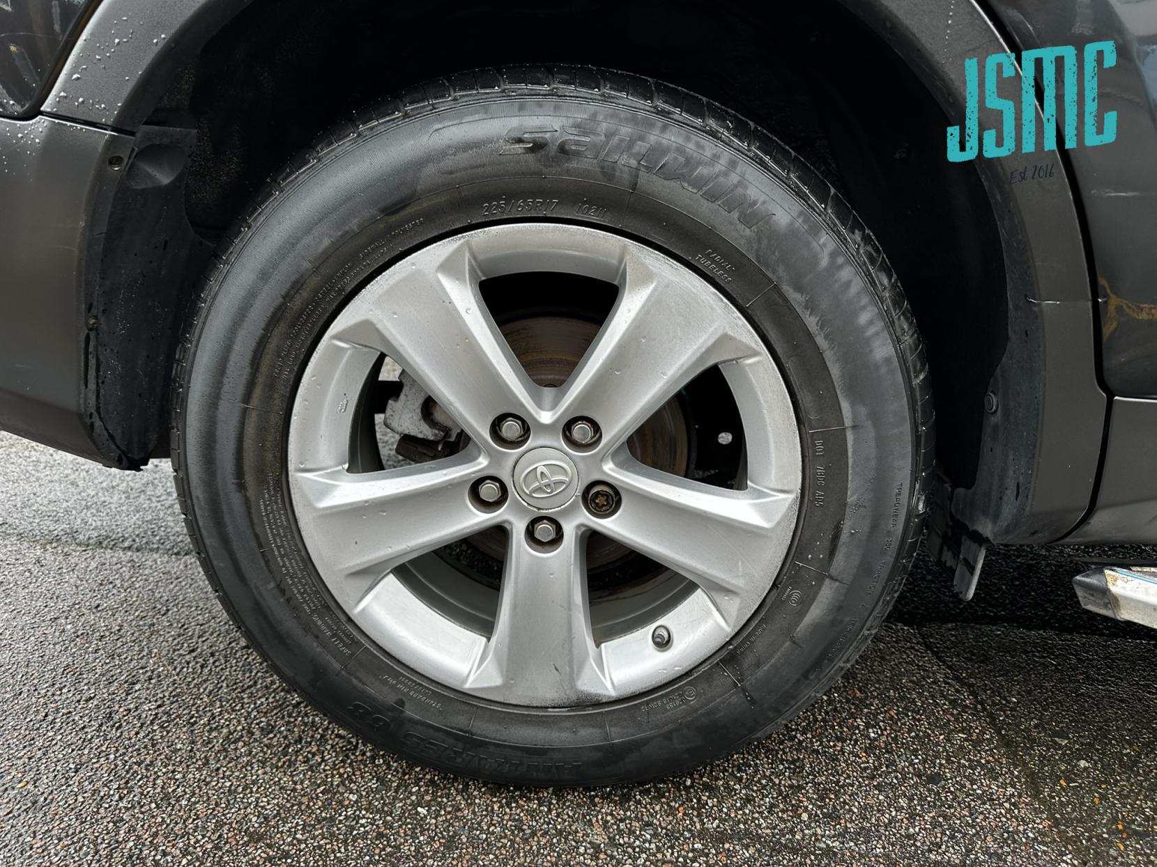 Toyota RAV4 2.0 D-4D Invincible SUV 5dr Diesel Manual 2WD Euro 5 (s/s) (124 ps)