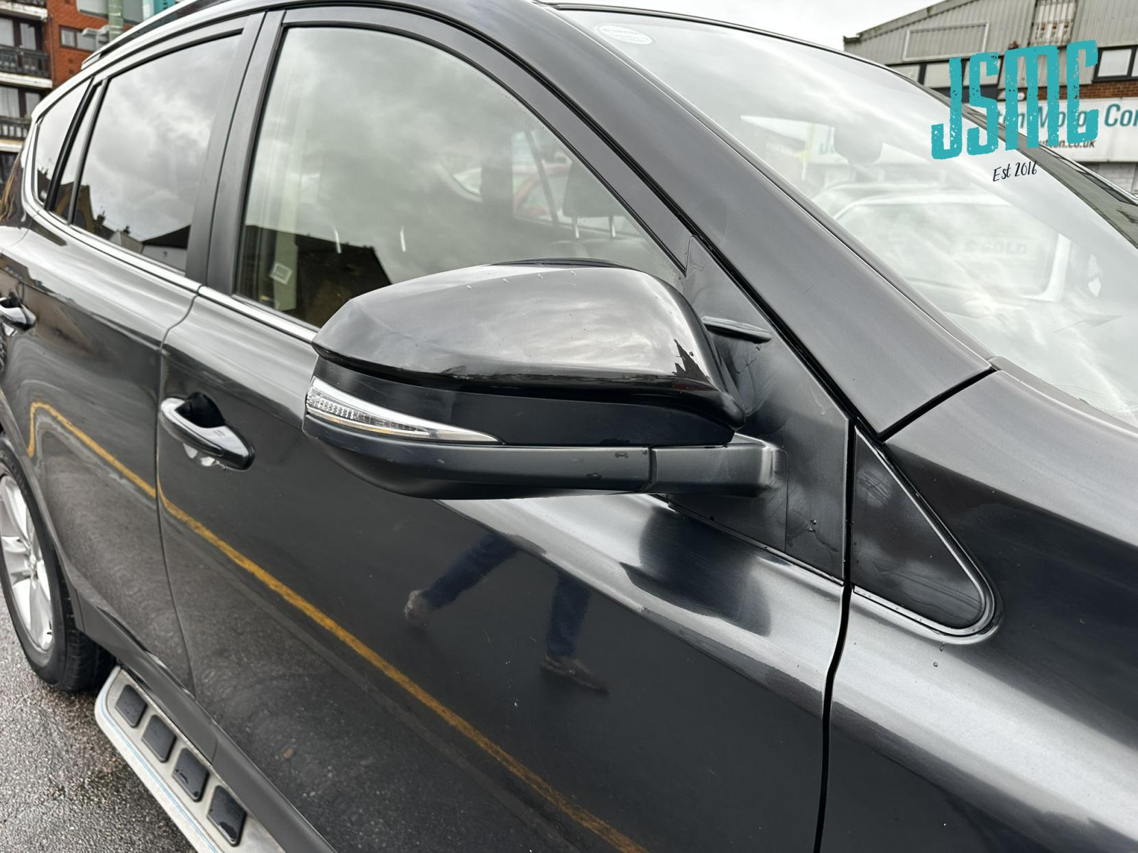 Toyota RAV4 2.0 D-4D Invincible SUV 5dr Diesel Manual 2WD Euro 5 (s/s) (124 ps)