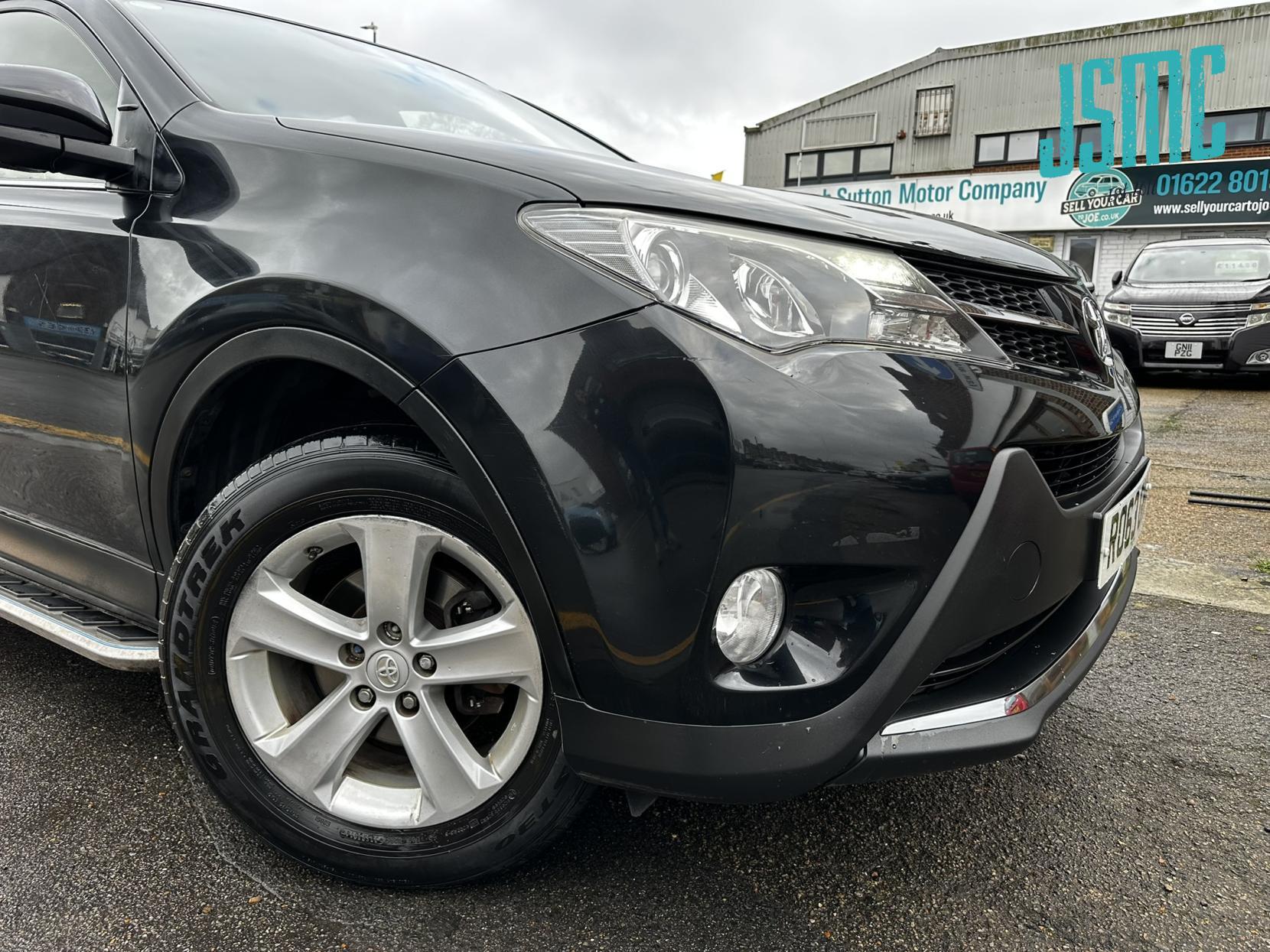 Toyota RAV4 2.0 D-4D Invincible SUV 5dr Diesel Manual 2WD Euro 5 (s/s) (124 ps)