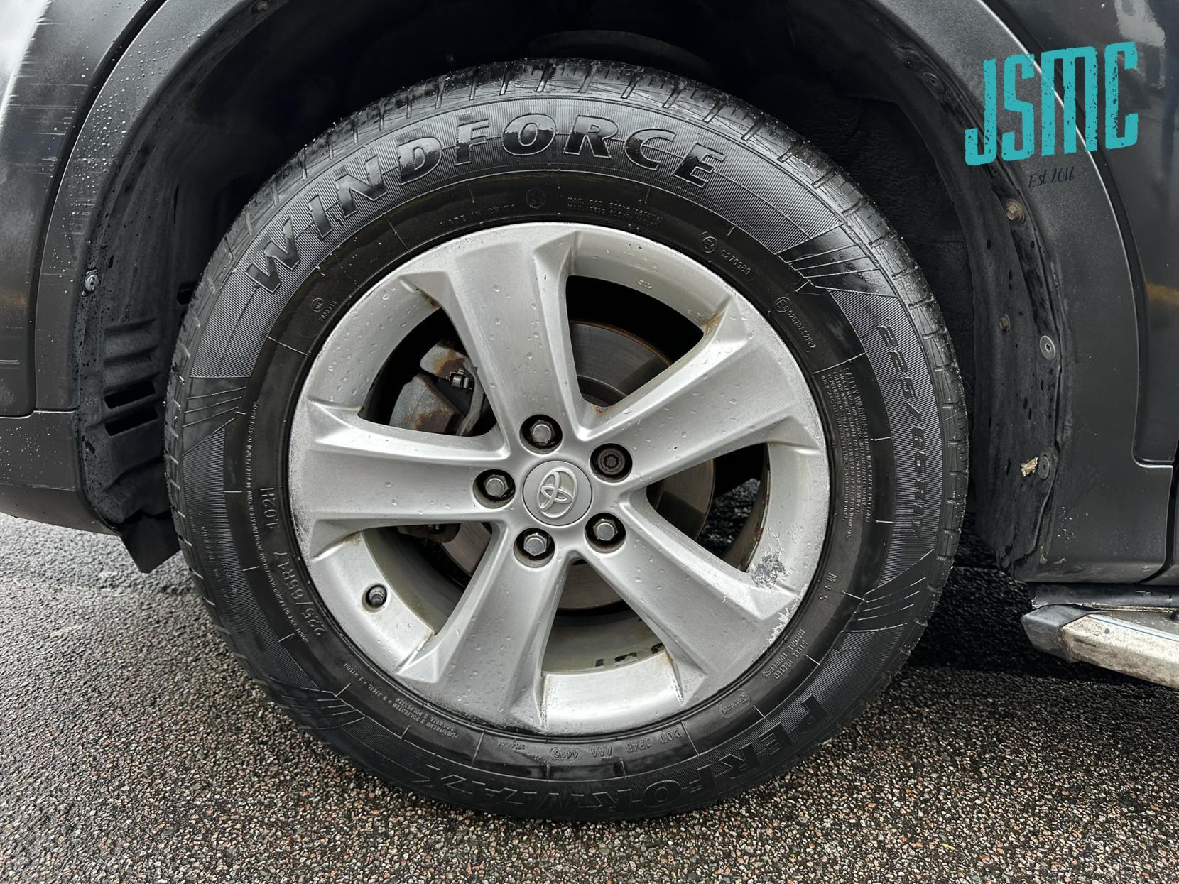 Toyota RAV4 2.0 D-4D Invincible SUV 5dr Diesel Manual 2WD Euro 5 (s/s) (124 ps)