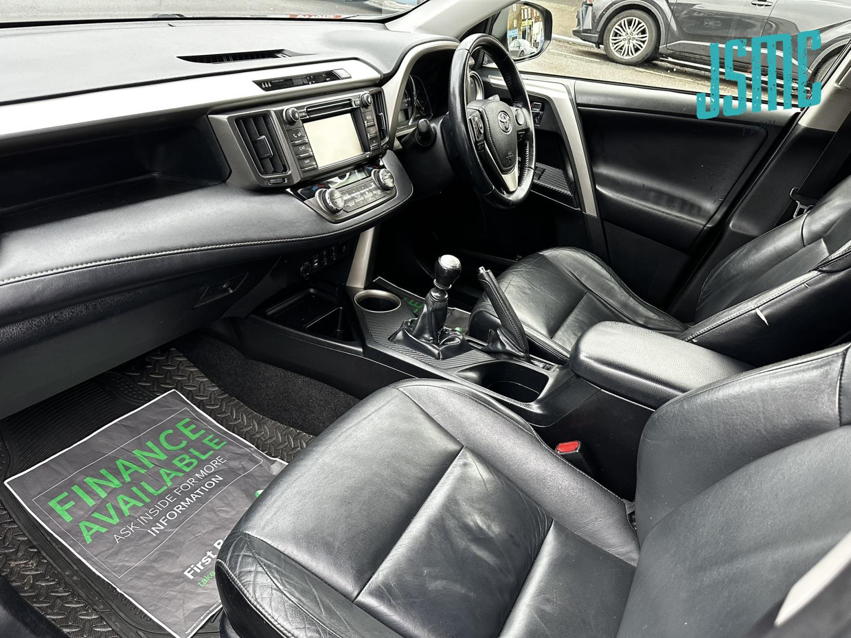 Toyota RAV4 2.0 D-4D Invincible SUV 5dr Diesel Manual 2WD Euro 5 (s/s) (124 ps)