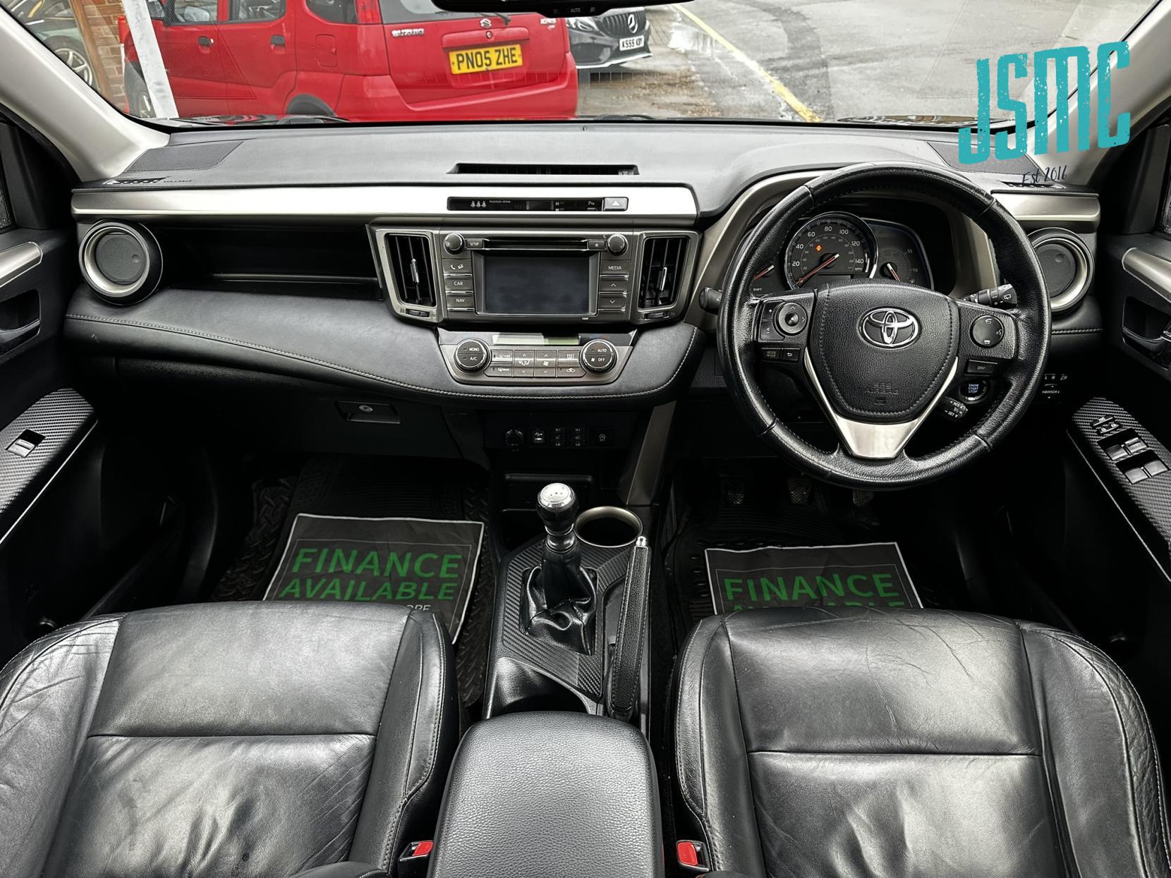 Toyota RAV4 2.0 D-4D Invincible SUV 5dr Diesel Manual 2WD Euro 5 (s/s) (124 ps)