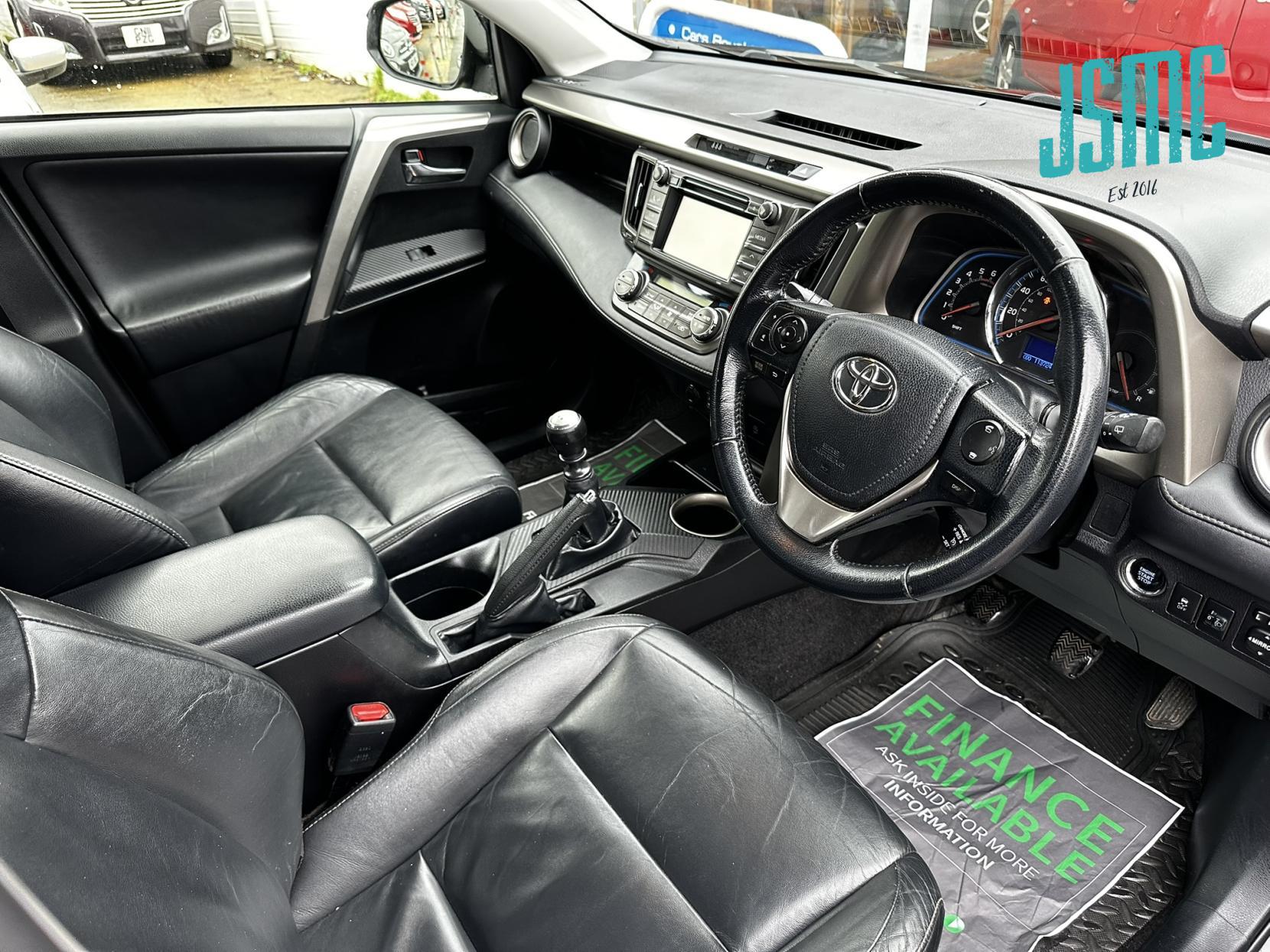 Toyota RAV4 2.0 D-4D Invincible SUV 5dr Diesel Manual 2WD Euro 5 (s/s) (124 ps)