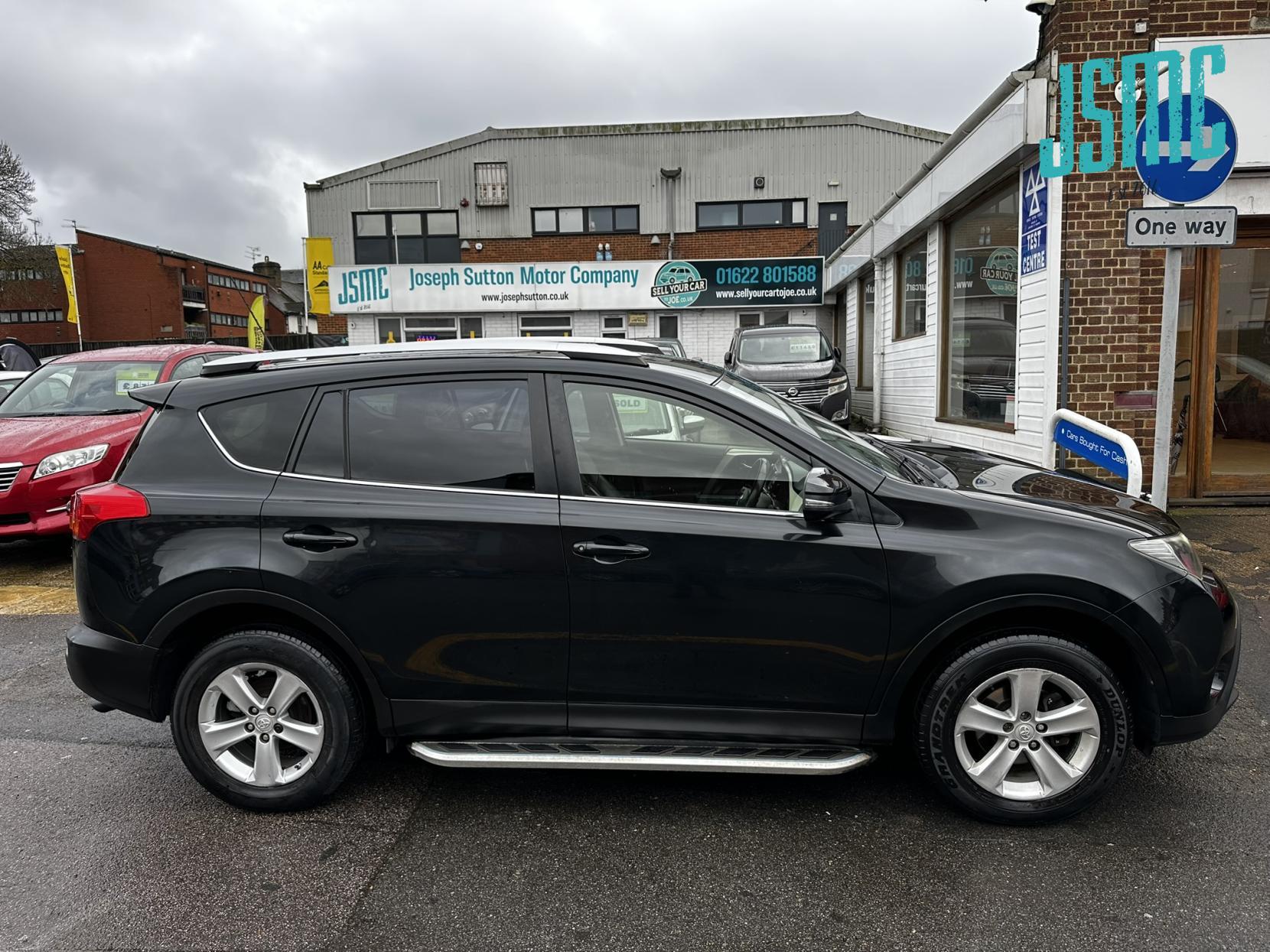 Toyota RAV4 2.0 D-4D Invincible SUV 5dr Diesel Manual 2WD Euro 5 (s/s) (124 ps)