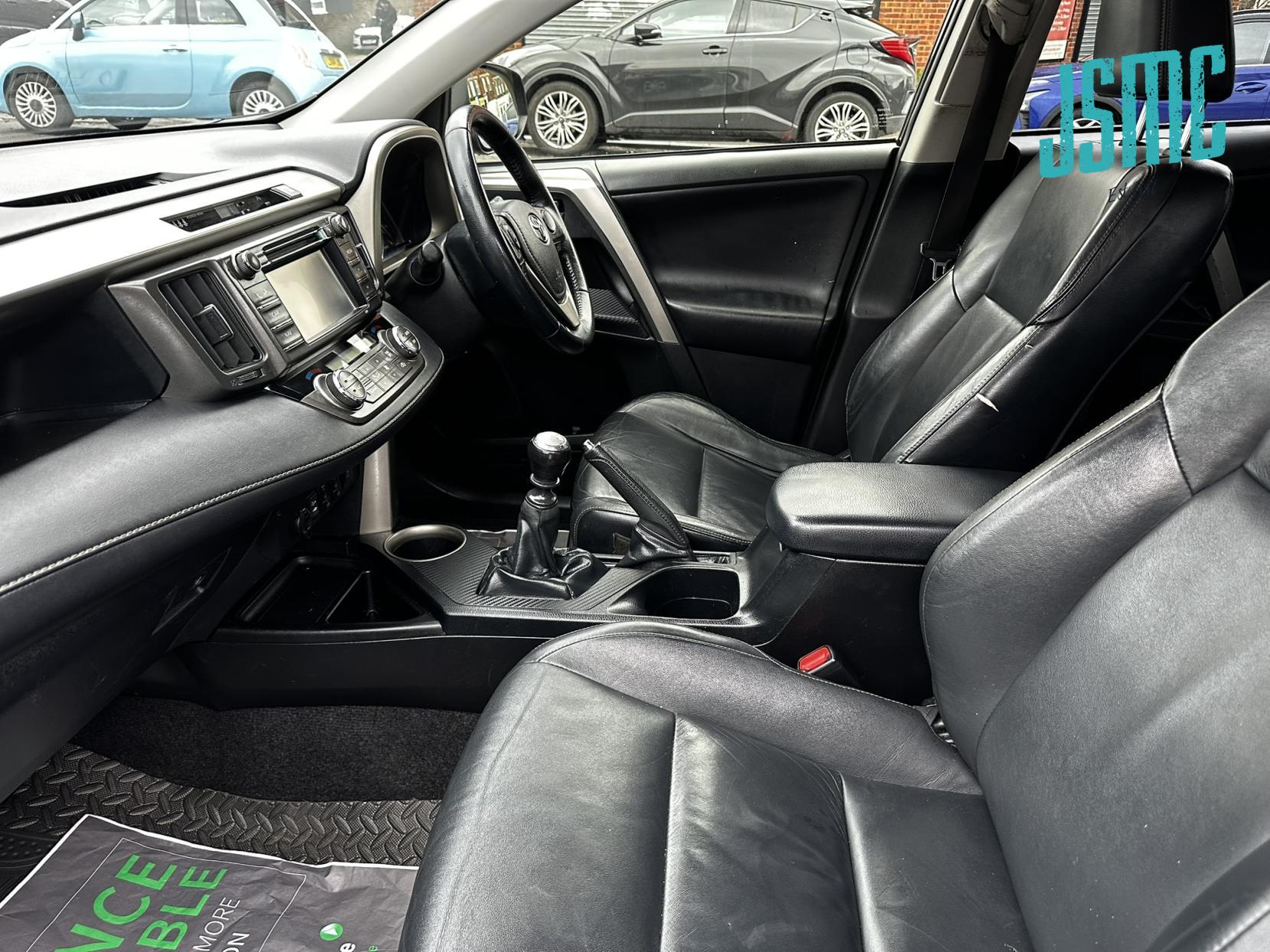 Toyota RAV4 2.0 D-4D Invincible SUV 5dr Diesel Manual 2WD Euro 5 (s/s) (124 ps)