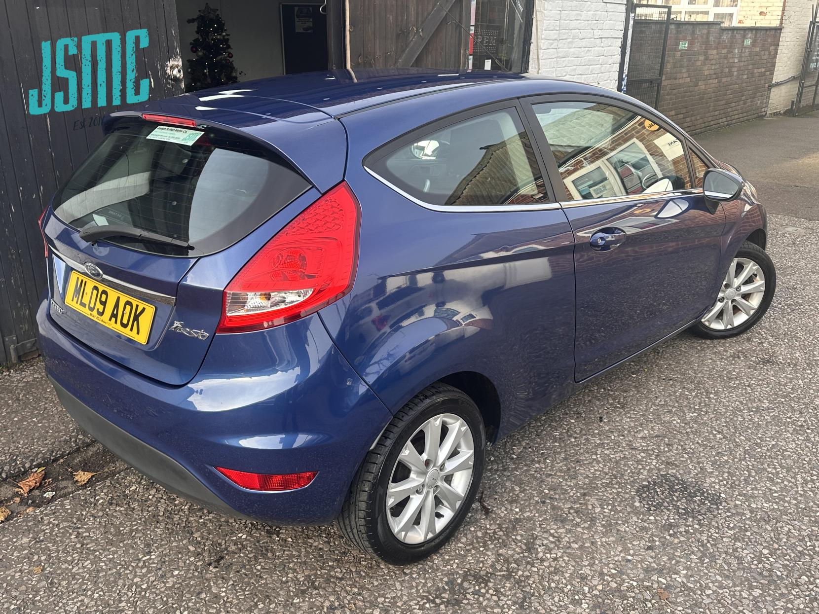 Ford Fiesta 1.25 Zetec Hatchback 3dr Petrol Manual (133 g/km, 81 bhp)