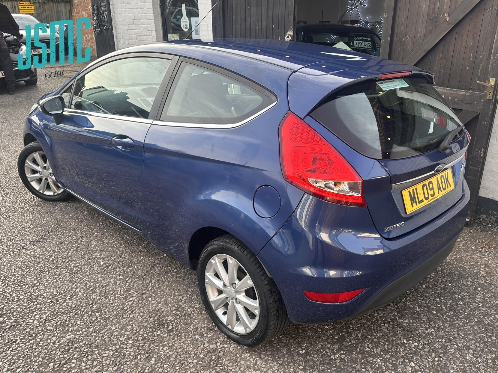 Ford Fiesta 1.25 Zetec Hatchback 3dr Petrol Manual (133 g/km, 81 bhp)