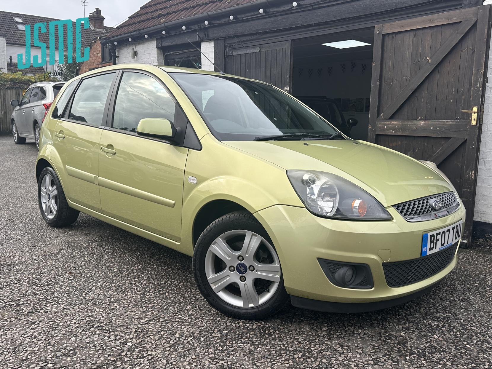 Ford Fiesta 1.25 Zetec Climate Hatchback 5dr Petrol Manual (142 g/km, 74 bhp)