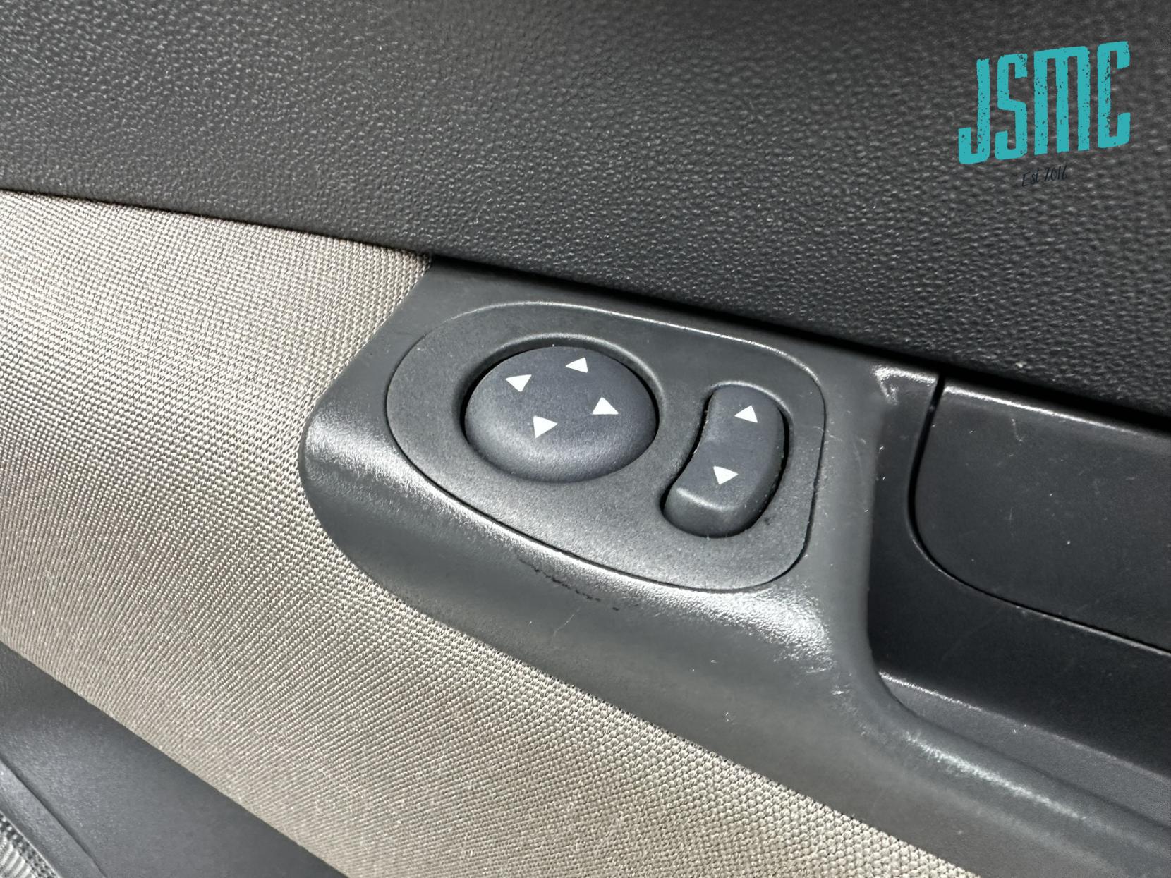 Fiat 500 0.9 TwinAir Pop Hatchback 3dr Petrol Dualogic Euro 5 (s/s) (85 bhp)