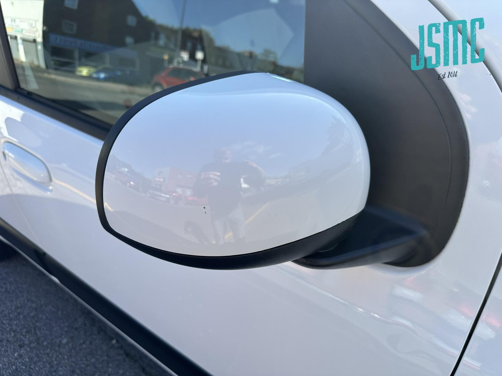 Fiat Panda 1.2 Lounge Hatchback 5dr Petrol Manual Euro 5 (69 bhp)