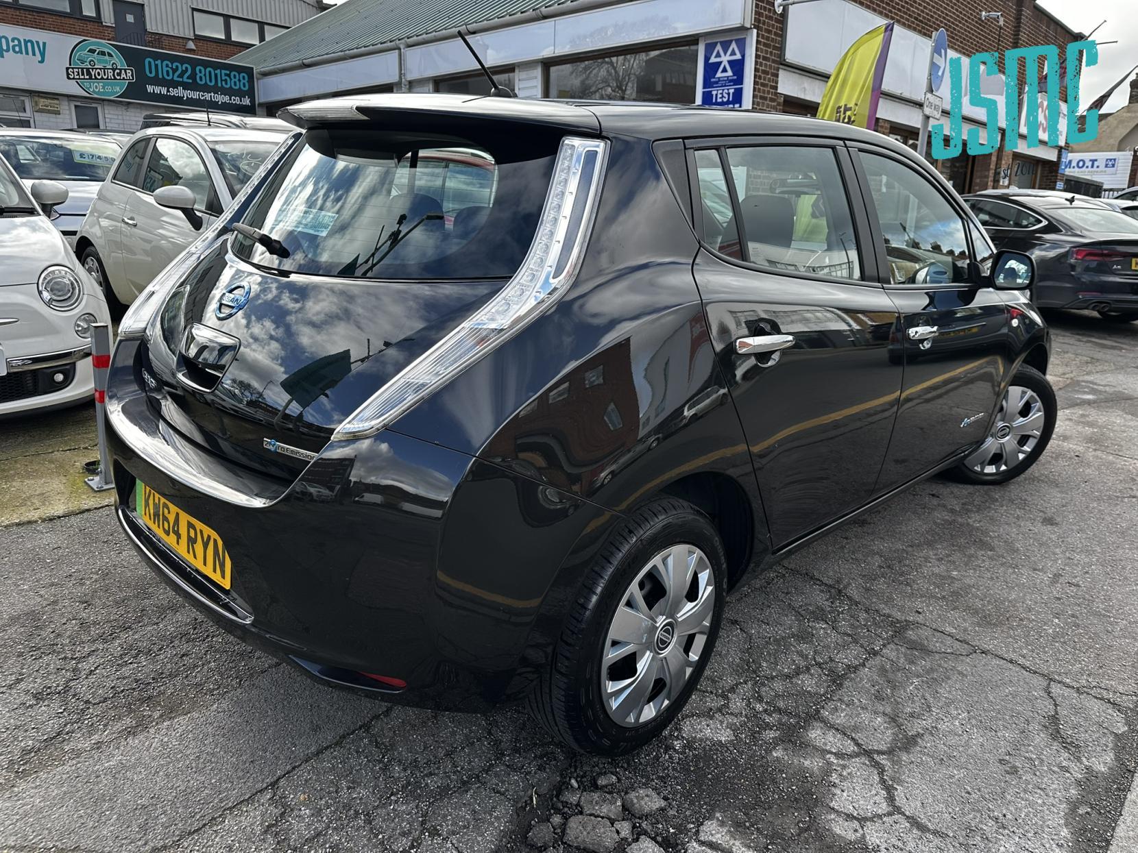 Nissan Leaf 24kWh Visia Hatchback 5dr Electric Auto (107 bhp)