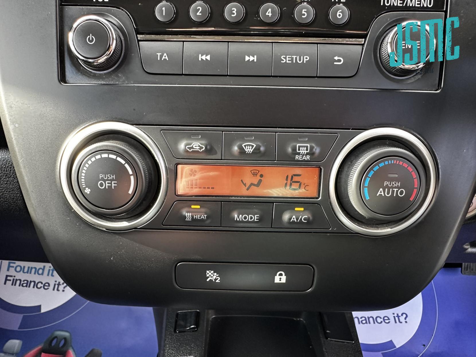 Nissan Leaf 24kWh Visia Hatchback 5dr Electric Auto (107 bhp)