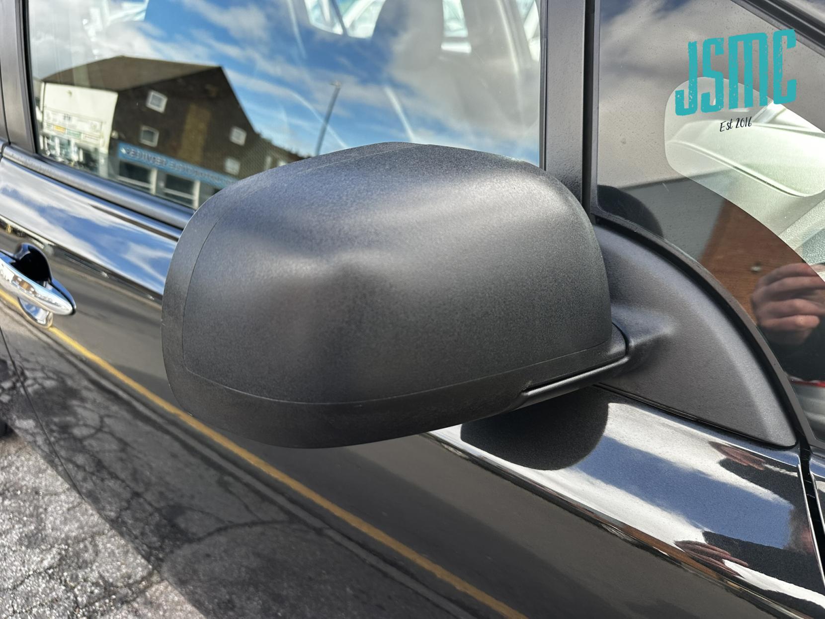 Nissan Leaf 24kWh Visia Hatchback 5dr Electric Auto (107 bhp)